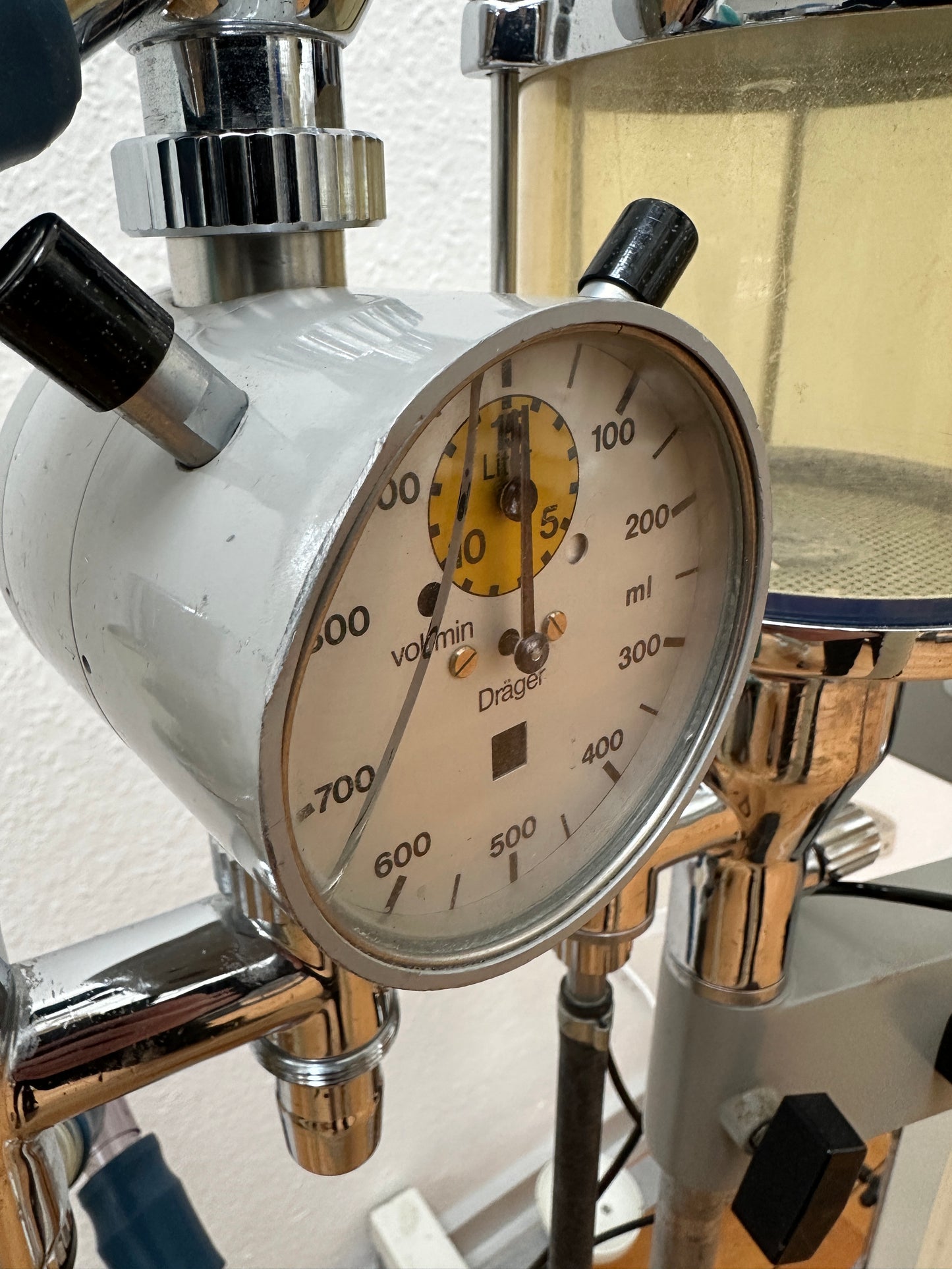 Dräger Sulla 808 anesthesia machine