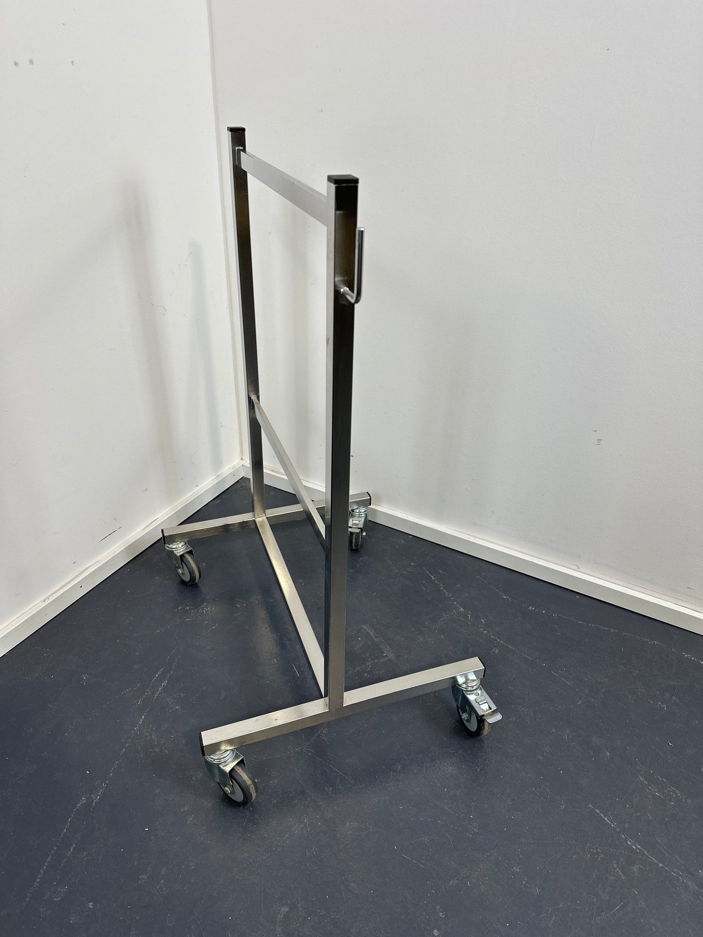 OR cart frame with two standard rails