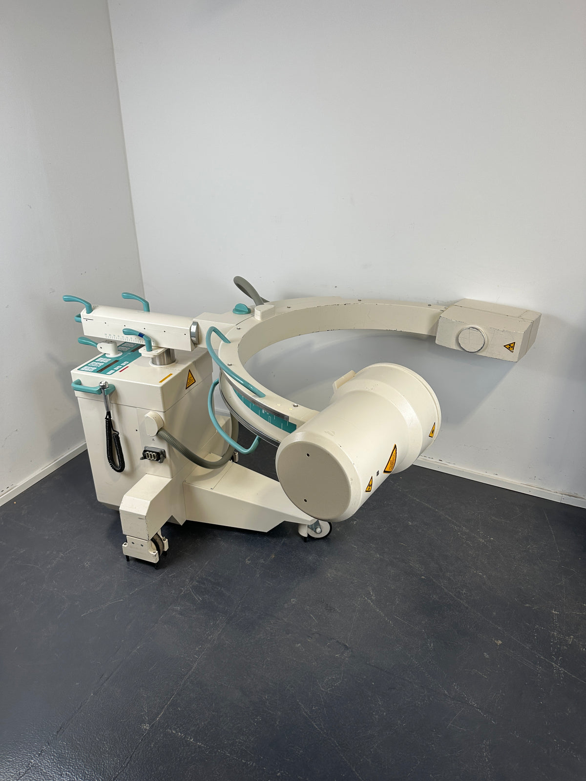 Ziehm Imaging Ziehm 8000 mobiler C-Bogen – Röntgenanlage mit Doppelmonitor – Bj. 2005