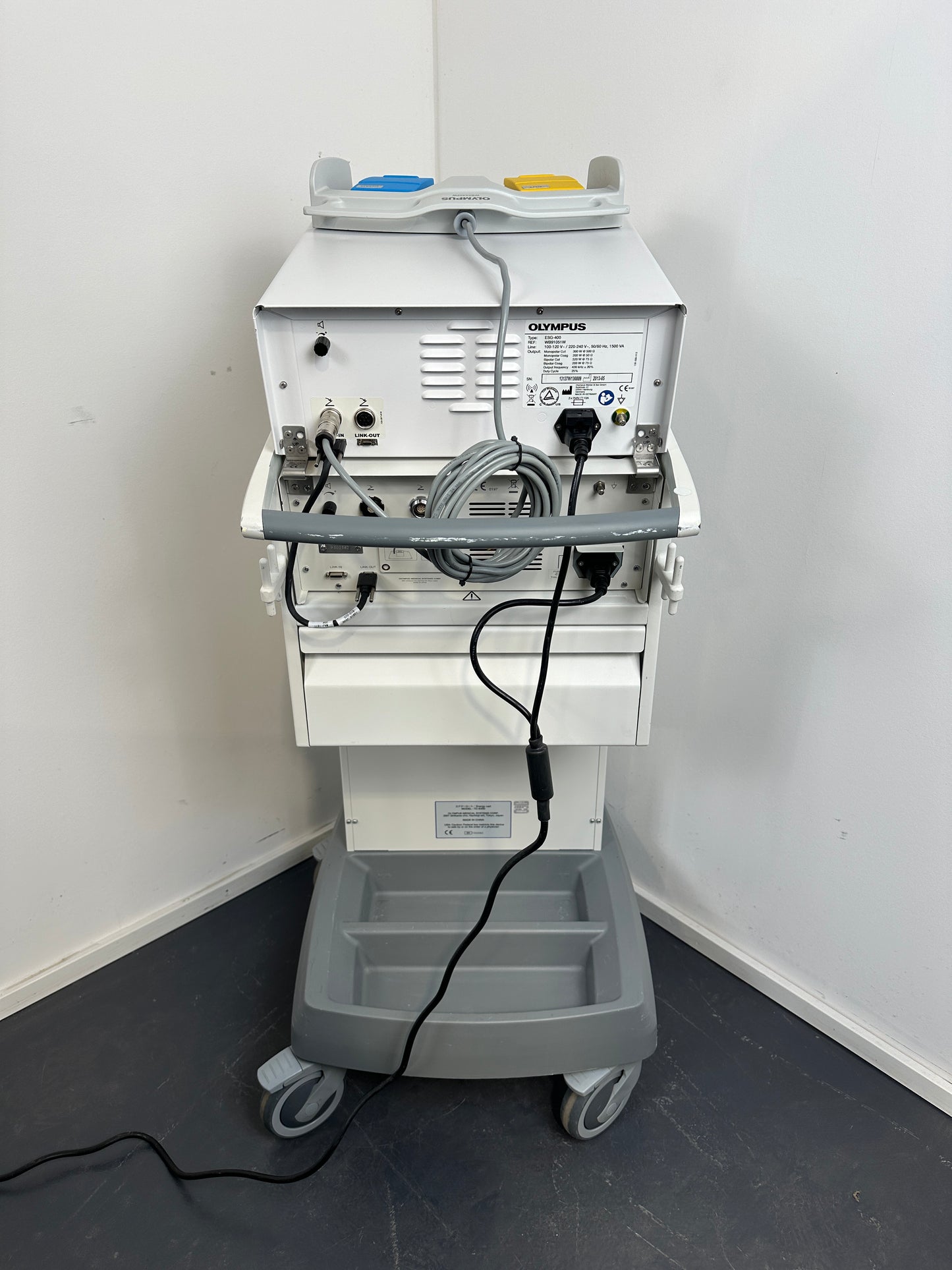 Olympus HF-Generator ESG-400 & Ultraschallgenerator USG-400 & Fahrwagen TC-E400