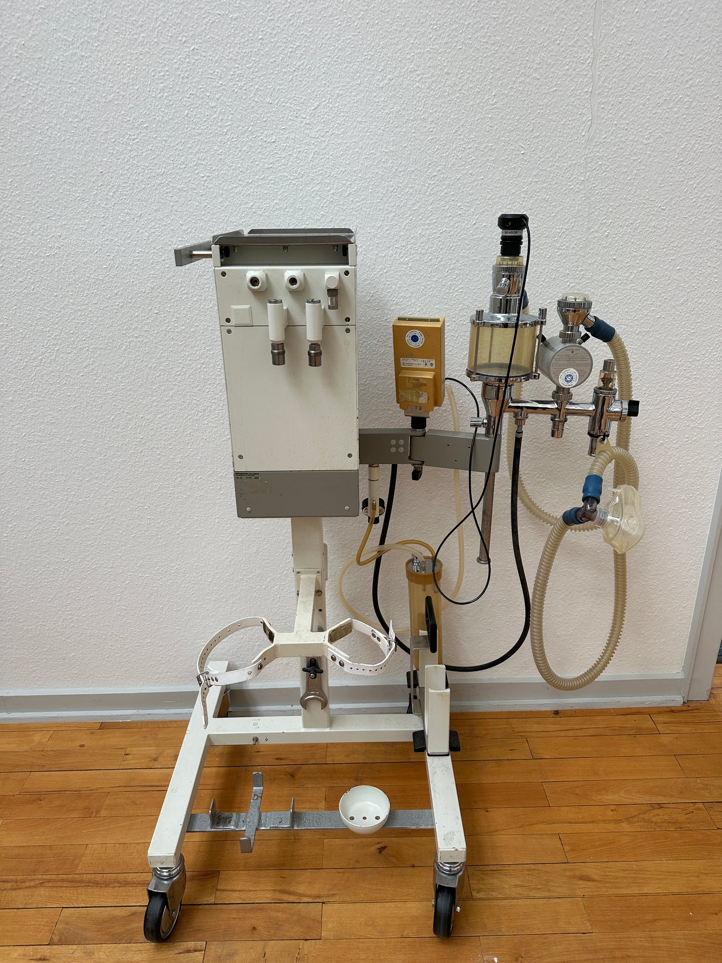 Dräger Sulla 808 anesthesia machine