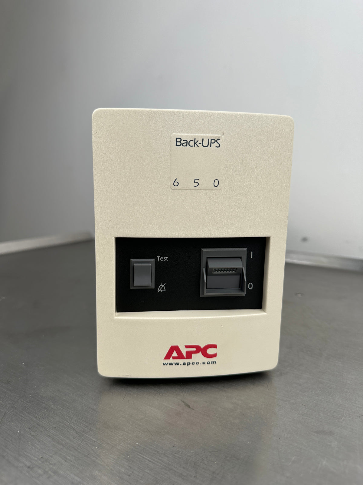 APC Back-UPS 650 BK650MI – 650 VA / 400 W UPS