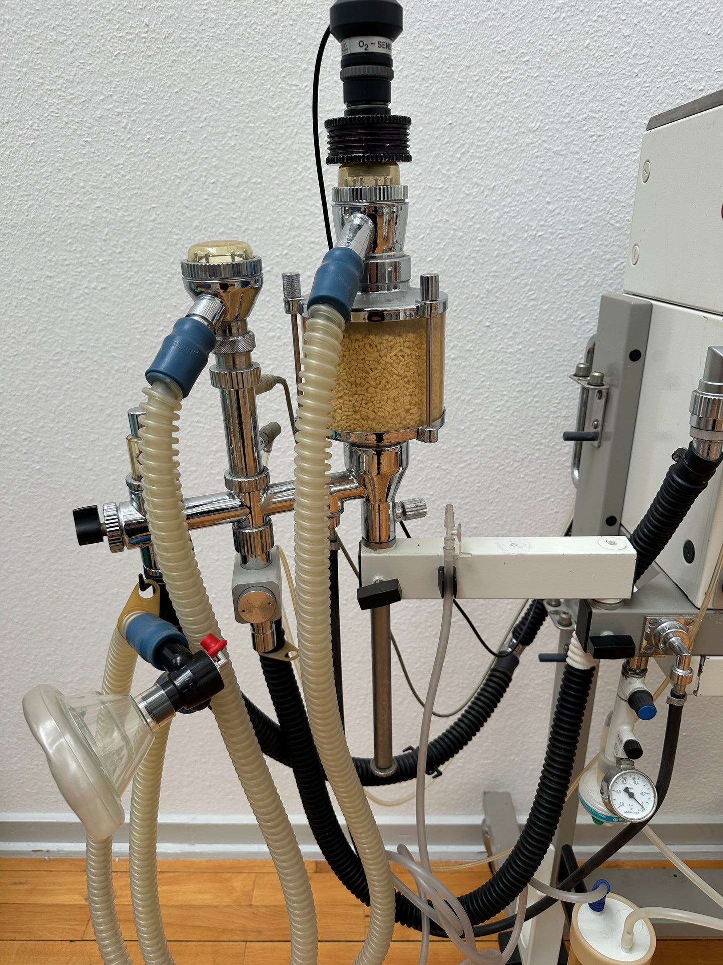Dräger Sulla 800 V anesthesia ventilator