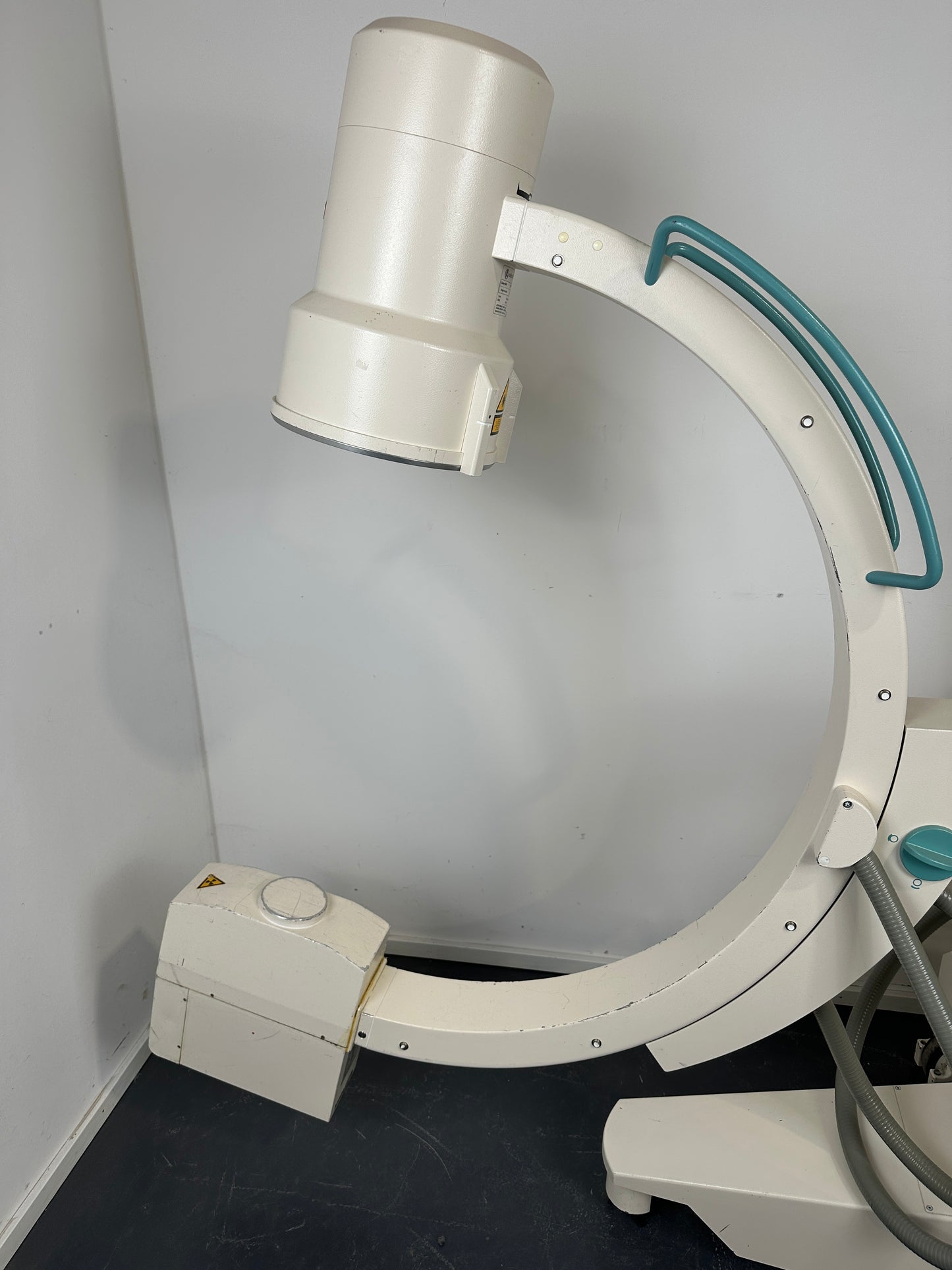 Ziehm Imaging Ziehm 8000 mobiler C-Bogen – Röntgenanlage mit Doppelmonitor – Bj. 2005