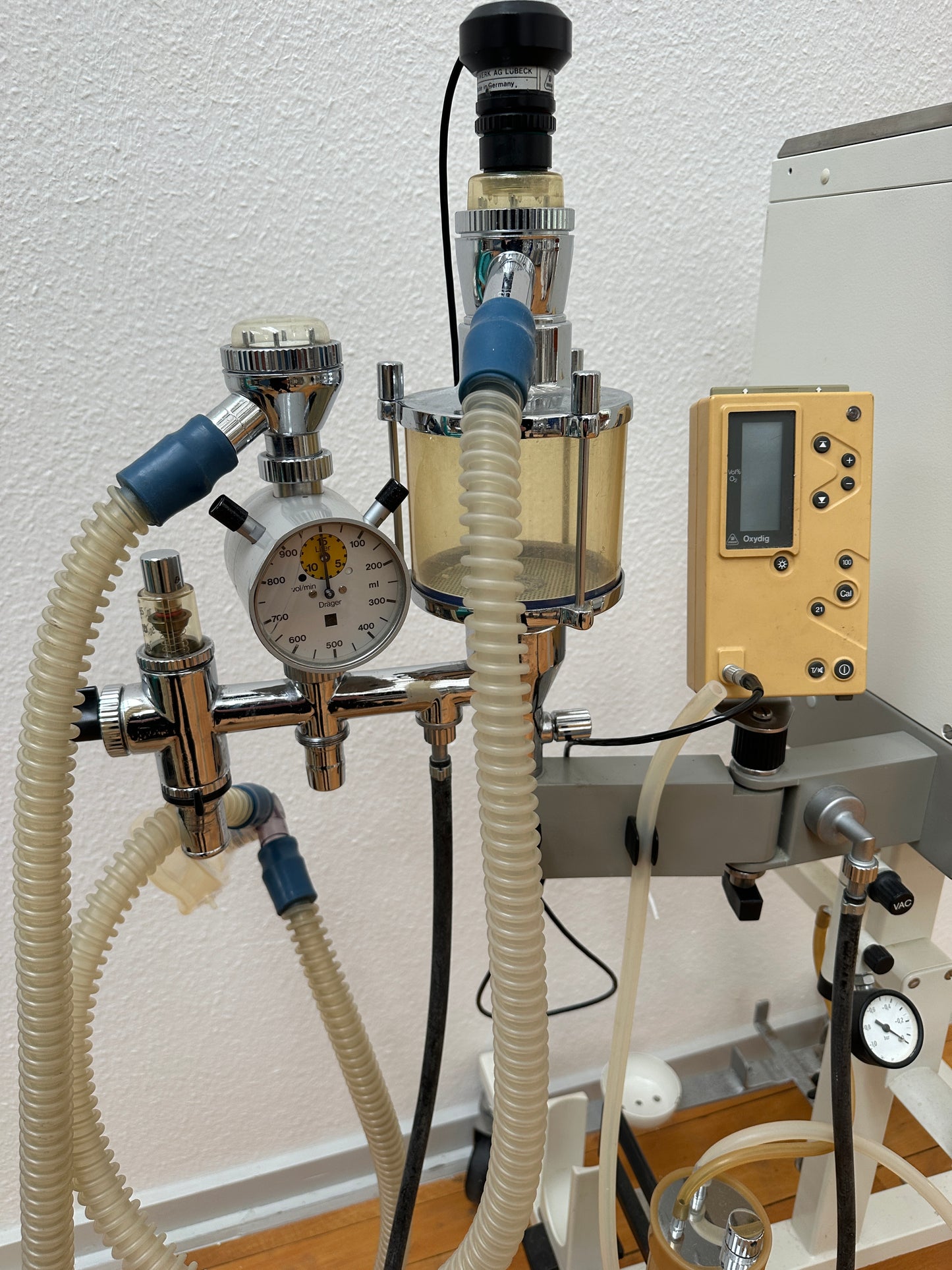Dräger Sulla 808 anesthesia machine