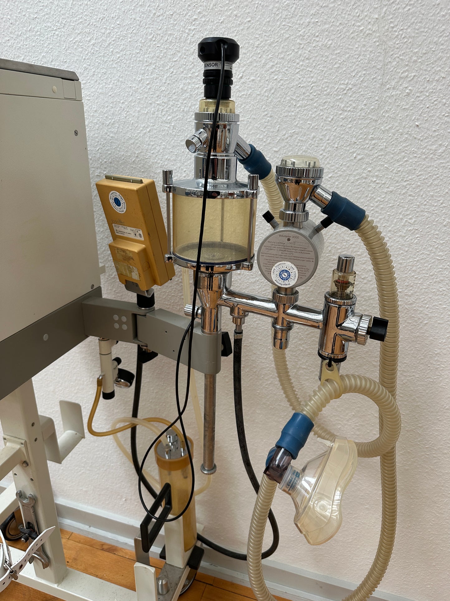 Dräger Sulla 808 anesthesia machine