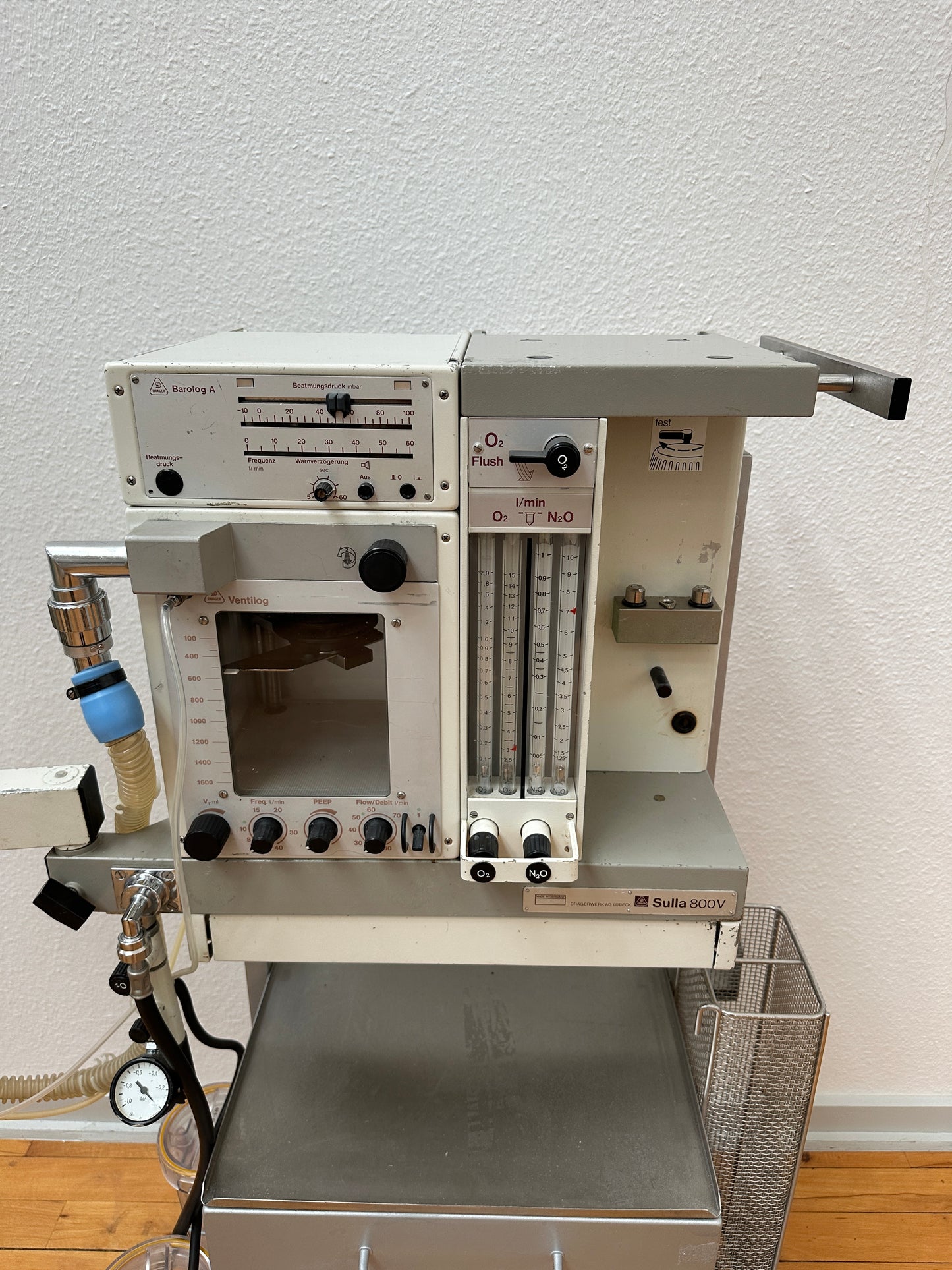 Dräger Sulla 800 V anesthesia ventilator