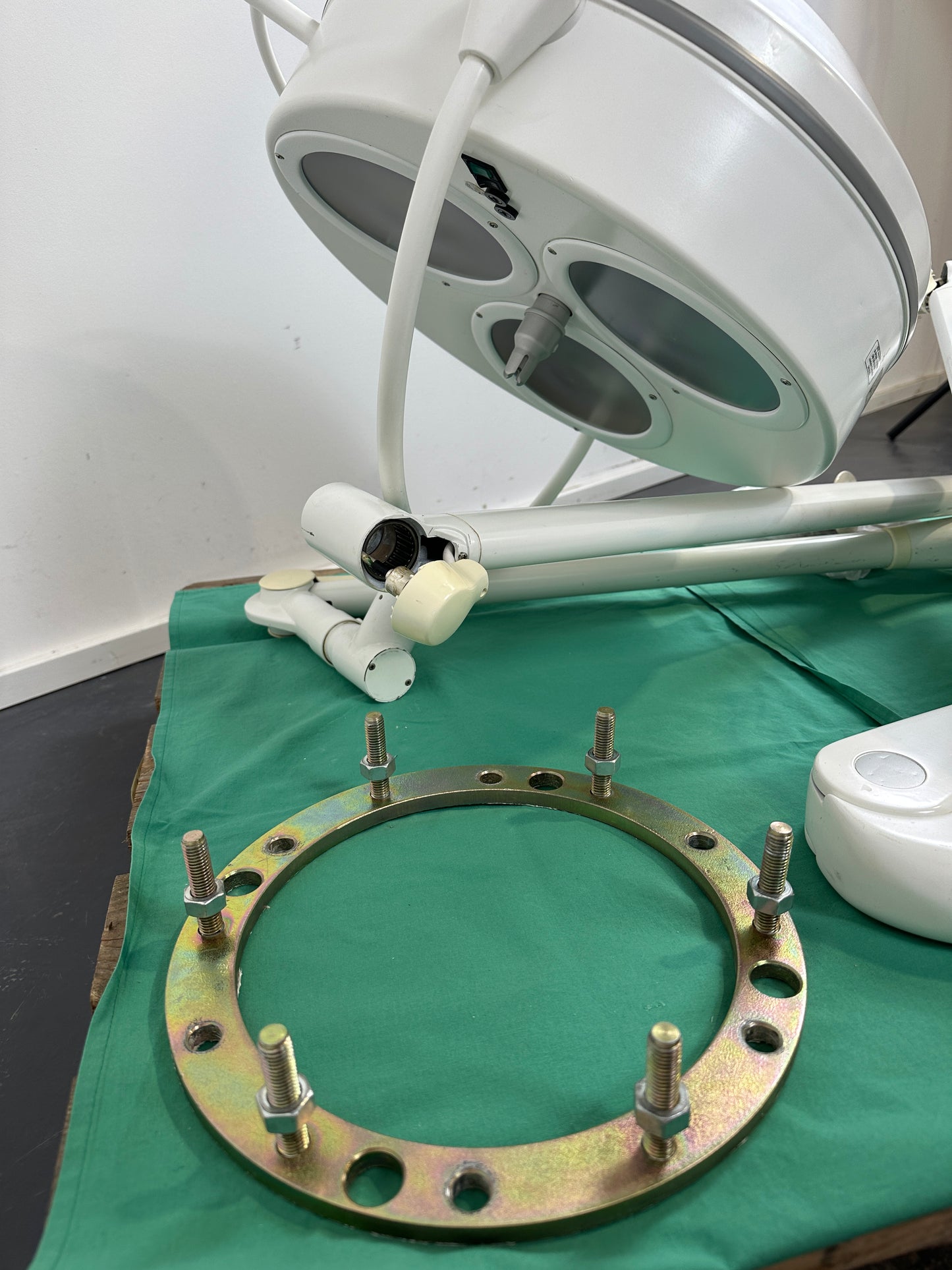 Dr. Mach TrigenFlex OP-Lampe Deckenmontage