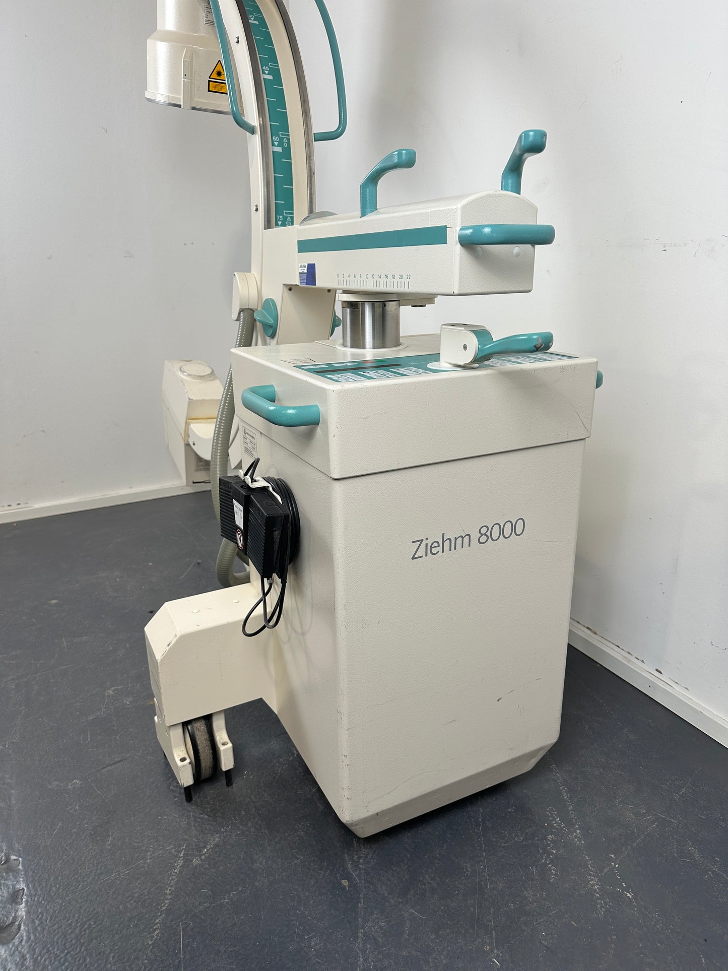 Ziehm Imaging Ziehm 8000 mobiler C-Bogen – Röntgenanlage mit Doppelmonitor – Bj. 2005