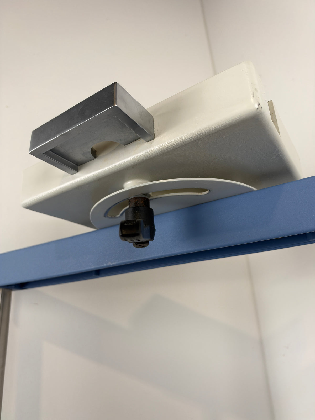 Dräger ICU-Intensivregal zur Deckenbefestigung
