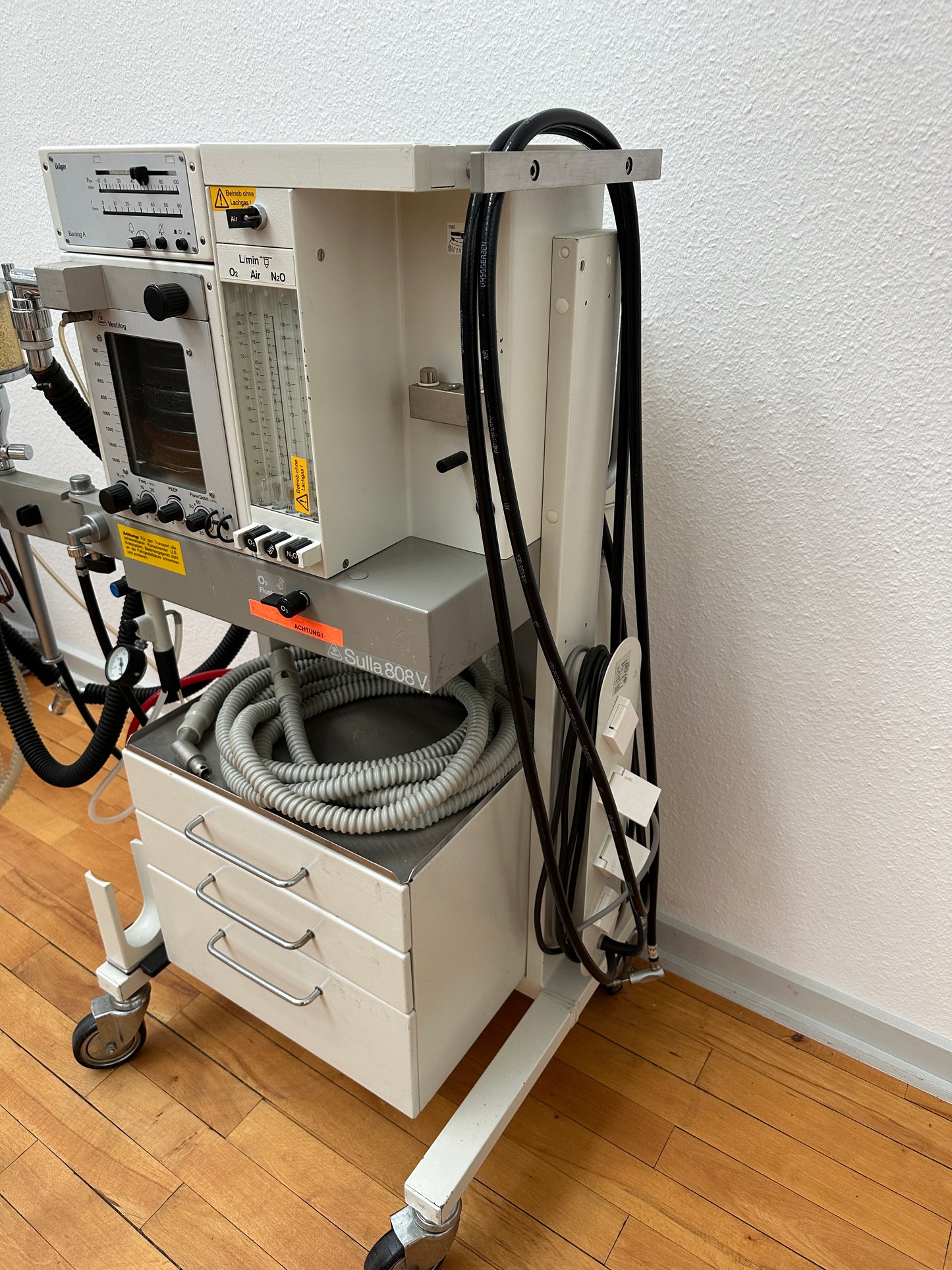 Dräger Sulla 808 V anesthesia machine