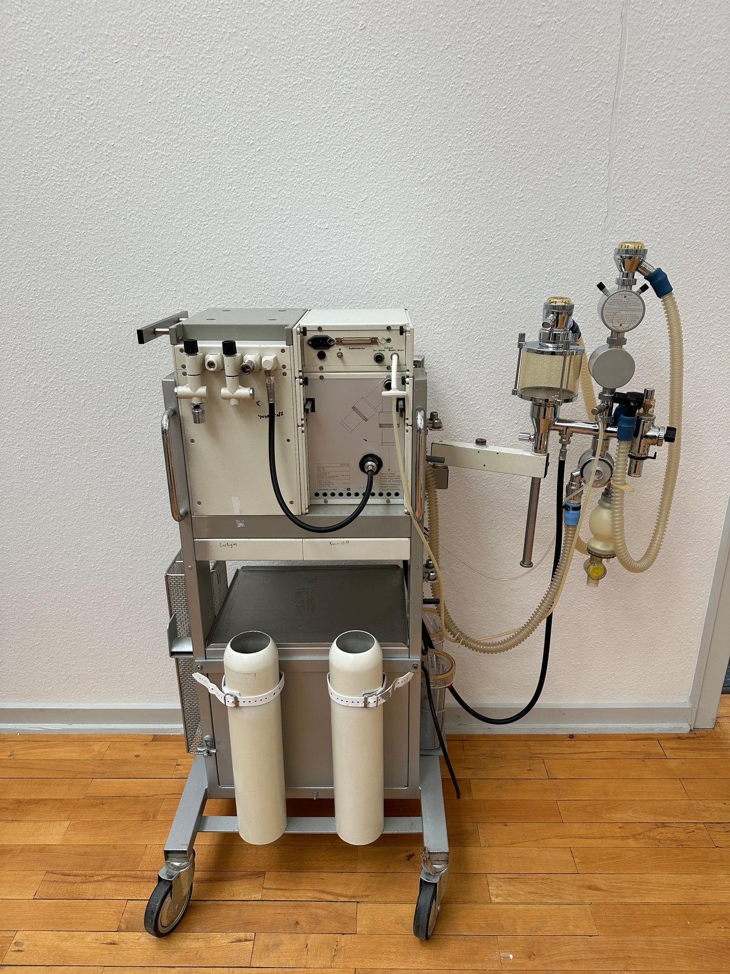 Dräger Sulla 800 V anesthesia ventilator