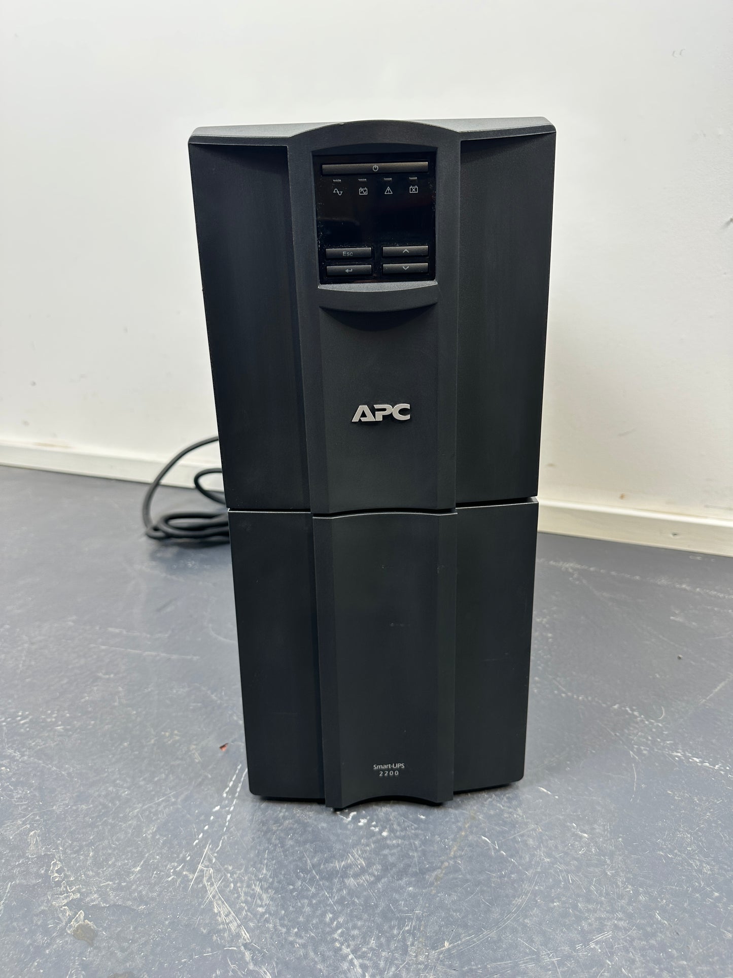 APC Smart-UPS SMT2200 USV US-/120-V-Version Stecker: NEMA L5-30P (30 A / 125 V Twist-Lock)