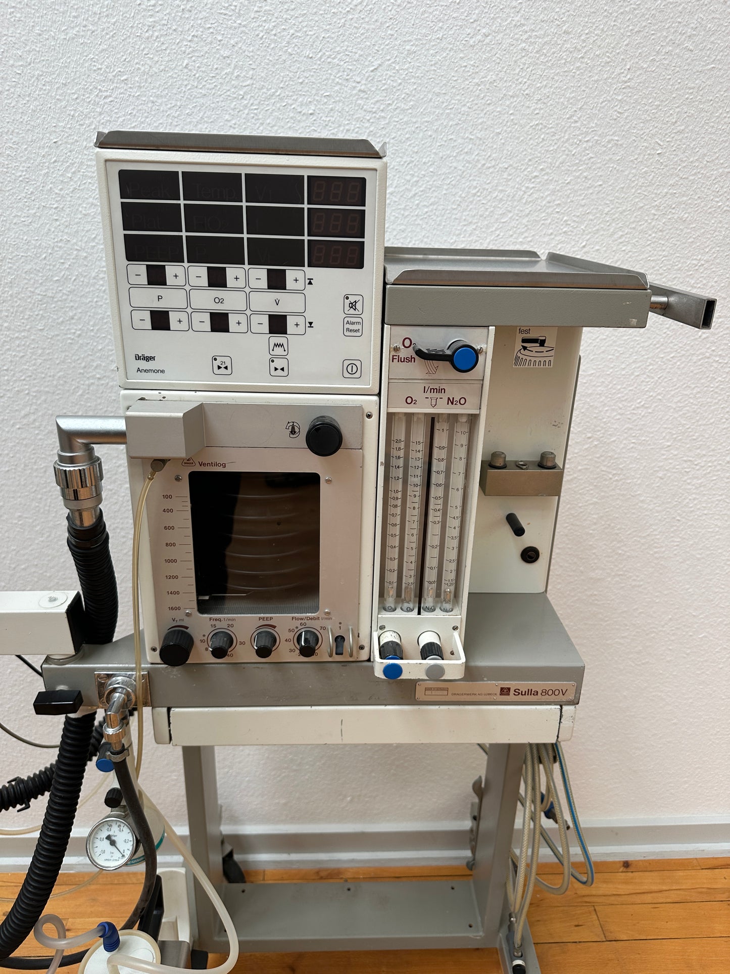 Dräger Sulla 800 V anesthesia ventilator