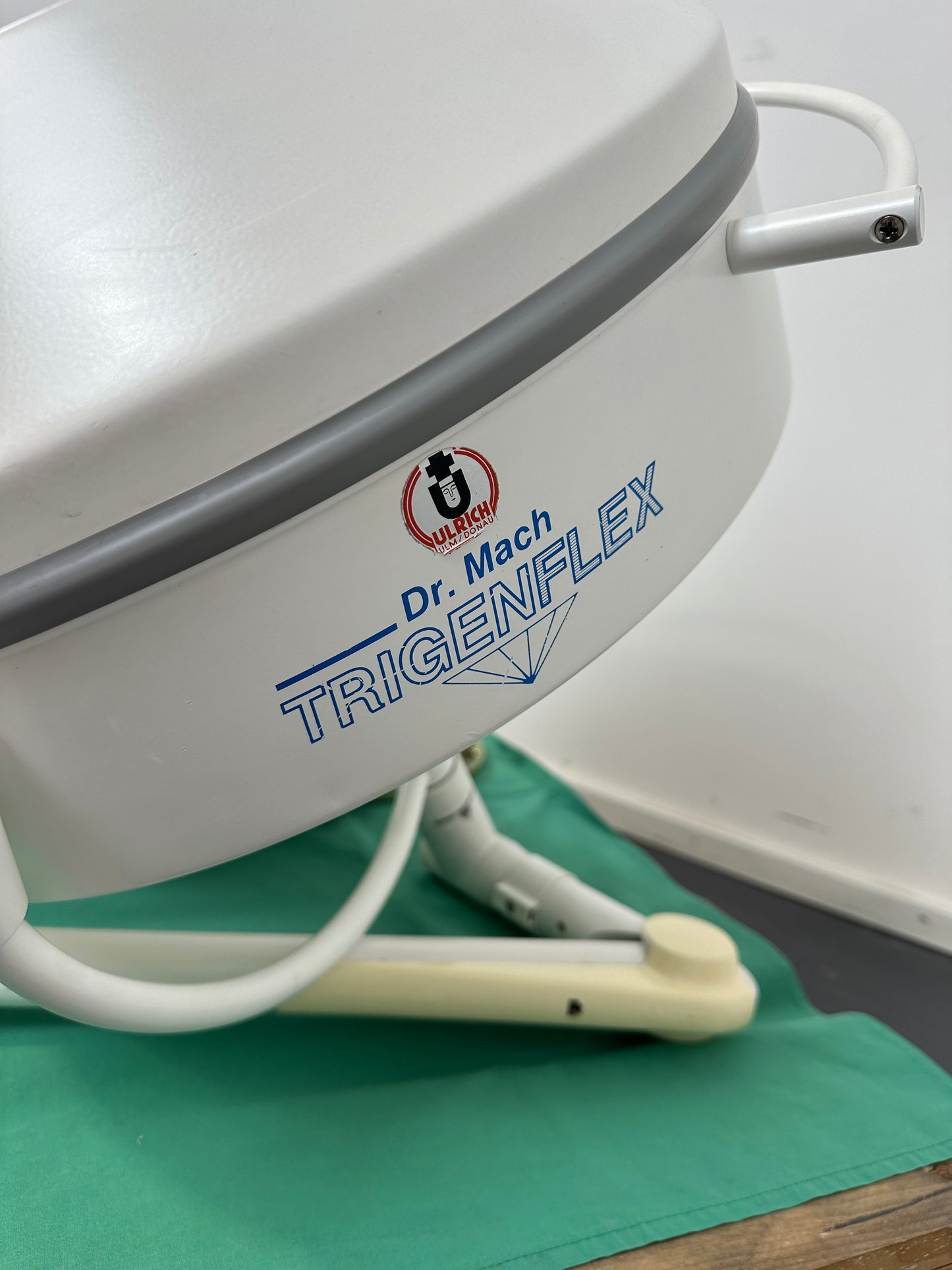 Dr. Mach TrigenFlex OP-Lampe Deckenmontage