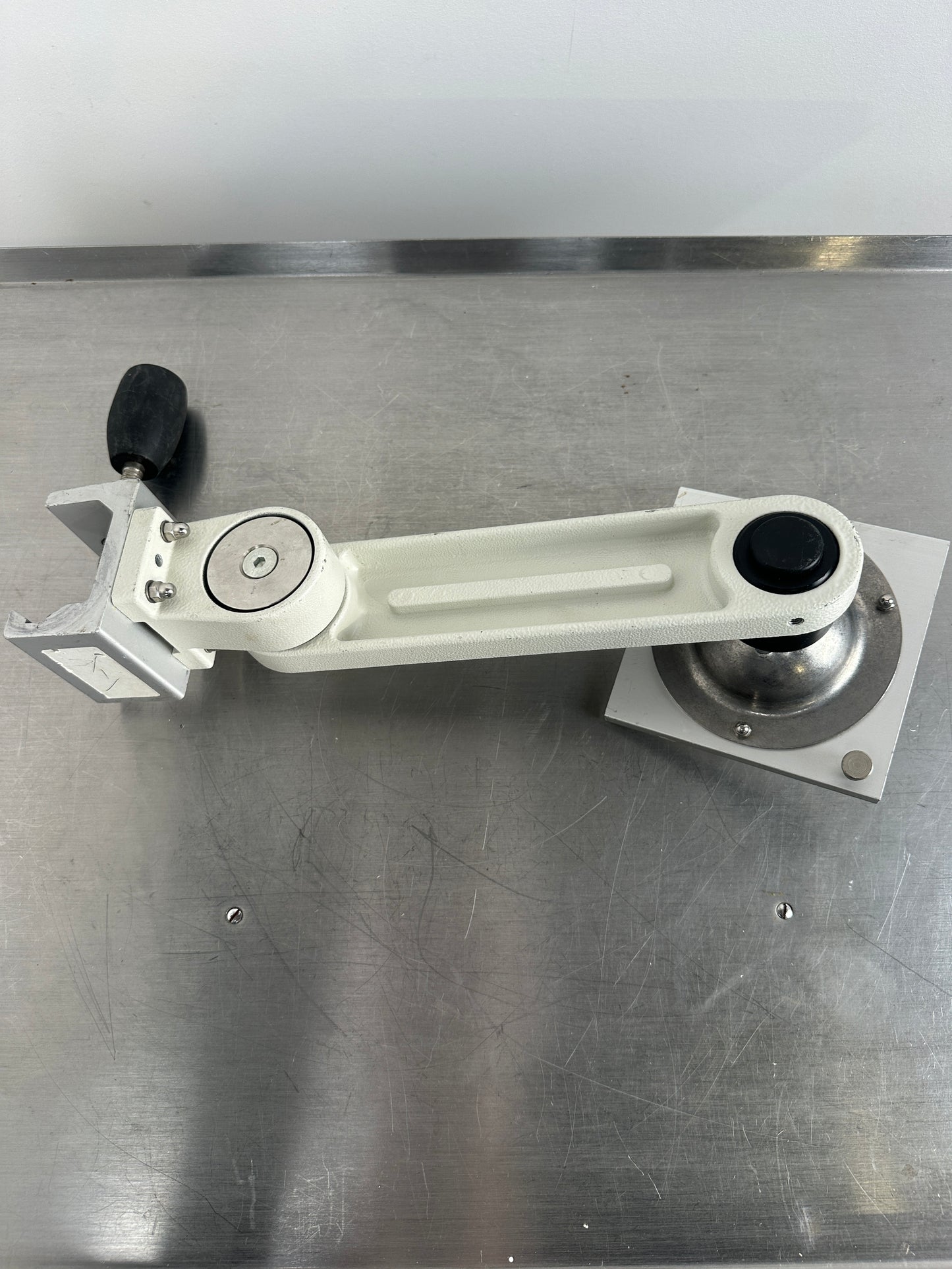 Medizinischer Monitor-Tragarm / Schwenkarm mit Normschienenklemme & Geräteaufnahme Dräger – 225 mm
