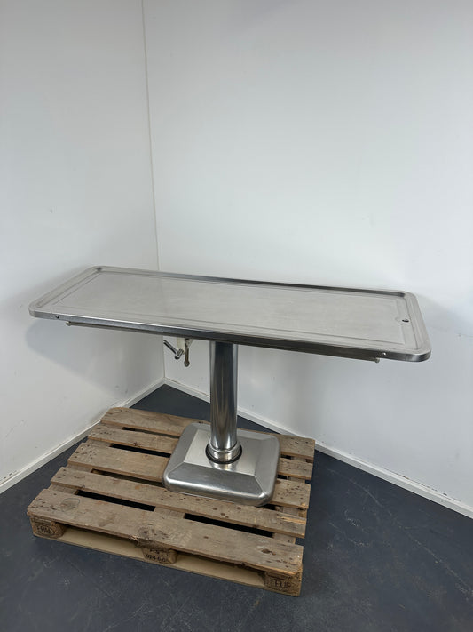 Operating table (veterinary)