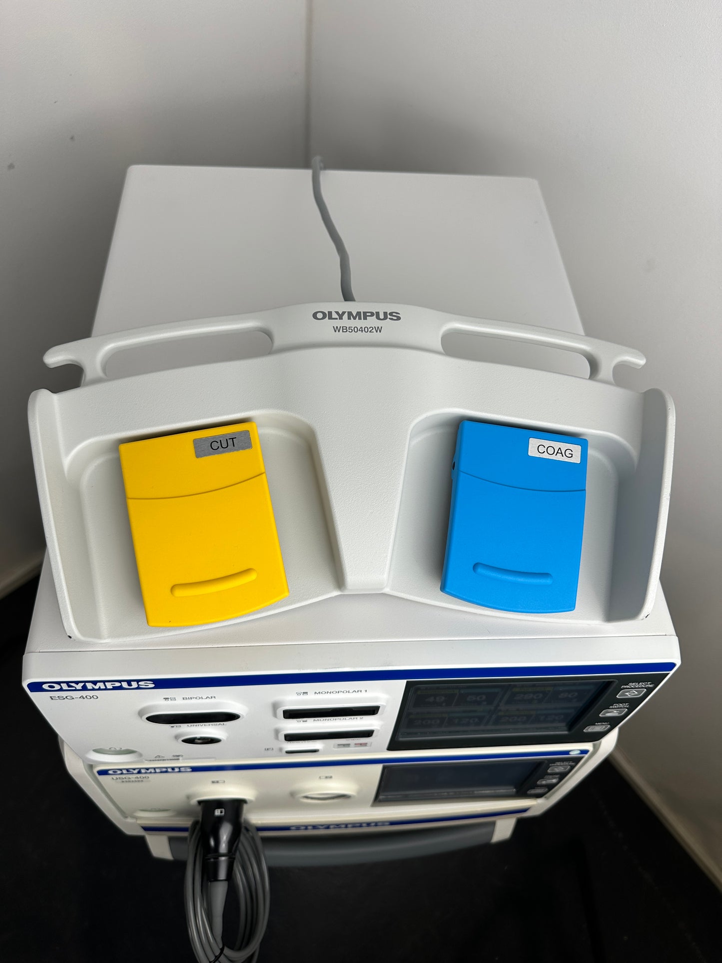 Olympus HF-Generator ESG-400 & Ultraschallgenerator USG-400 & Fahrwagen TC-E400