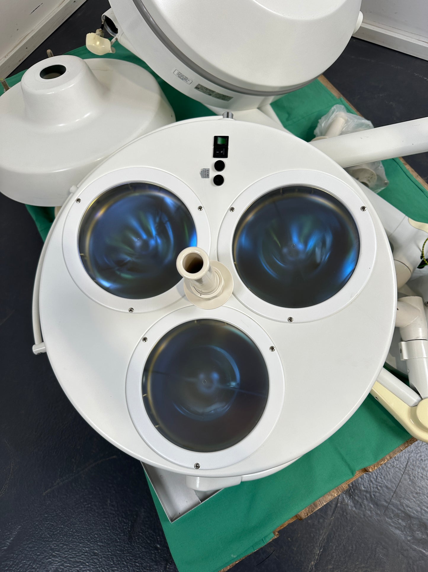 Dr. Mach TrigenFlex OP-Lampe Deckenmontage