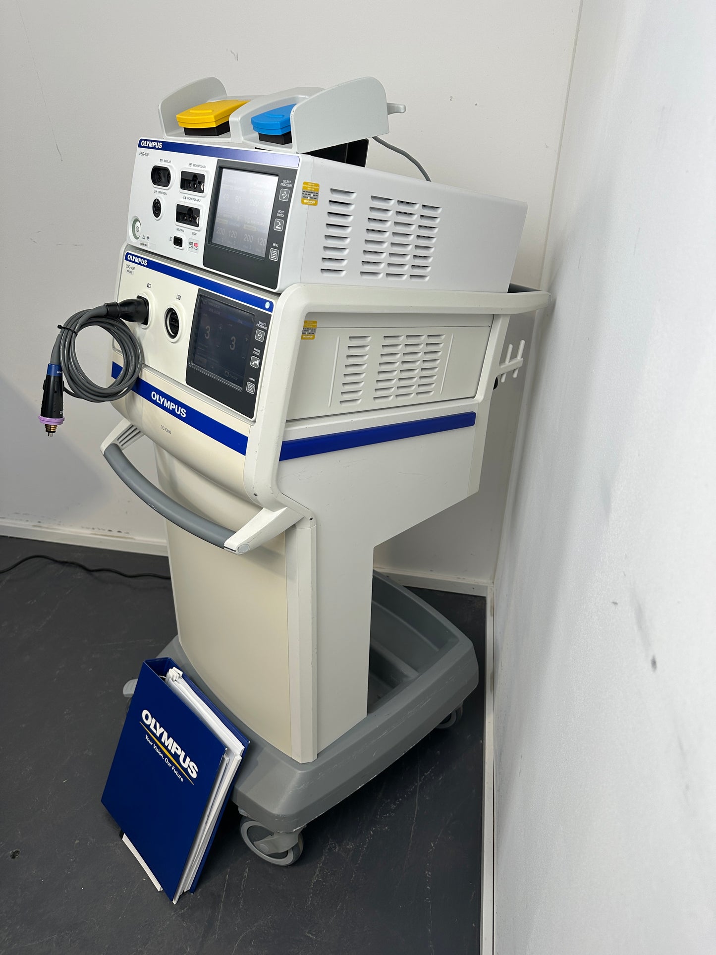 Olympus HF-Generator ESG-400 & Ultraschallgenerator USG-400 & Fahrwagen TC-E400