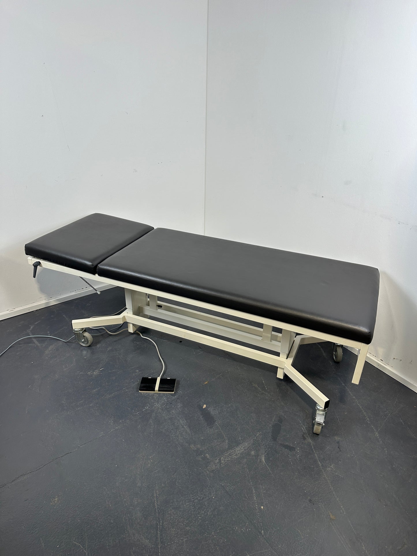 OP-Liege Eron HG-89 E Höhenverstellbar mit Fußschalter