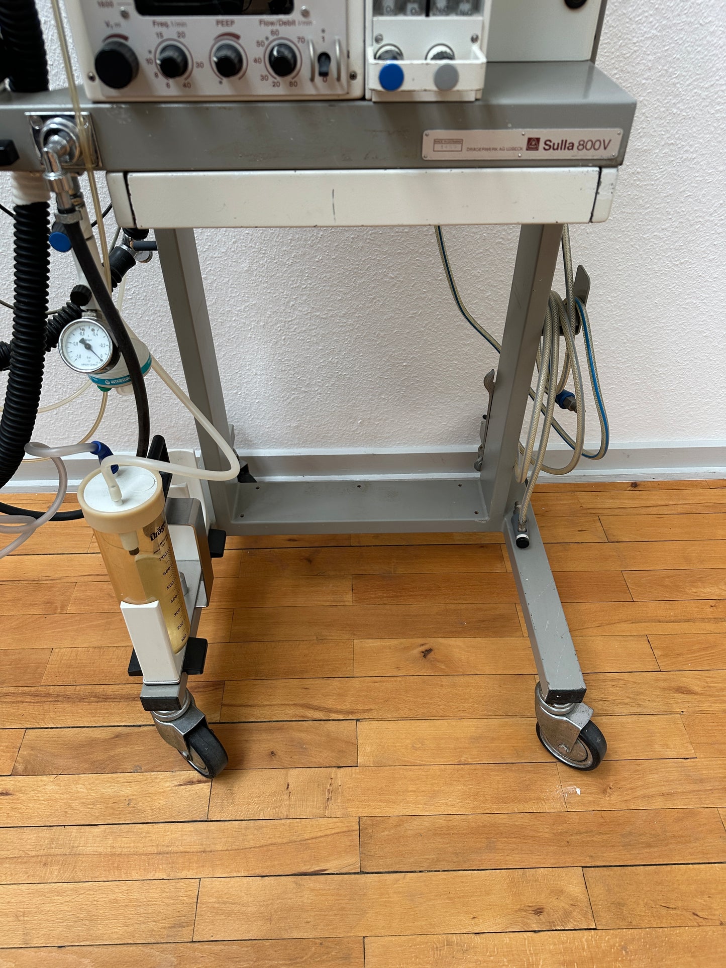 Dräger Sulla 800 V anesthesia ventilator