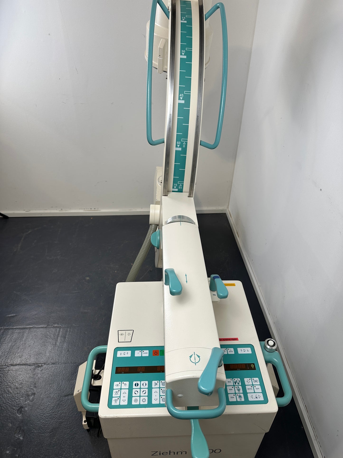 Ziehm Imaging Ziehm 8000 mobiler C-Bogen – Röntgenanlage mit Doppelmonitor – Bj. 2005