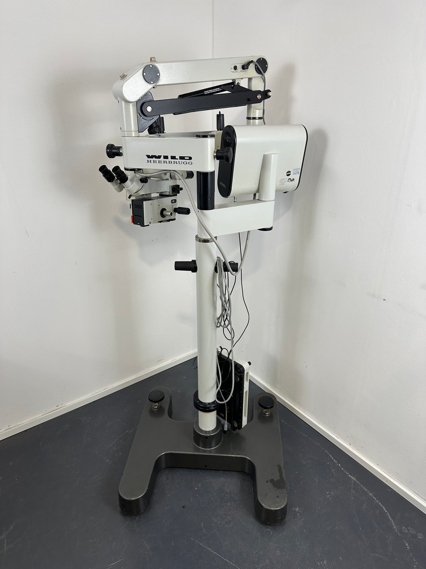 Wild MEL 53 operating microscope