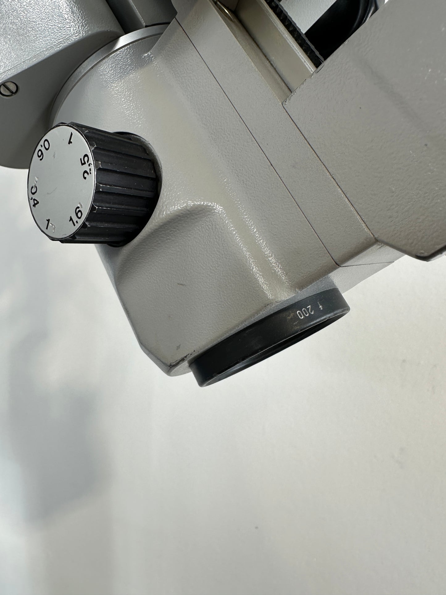 Zeoss OPMI-1 surgical microscope