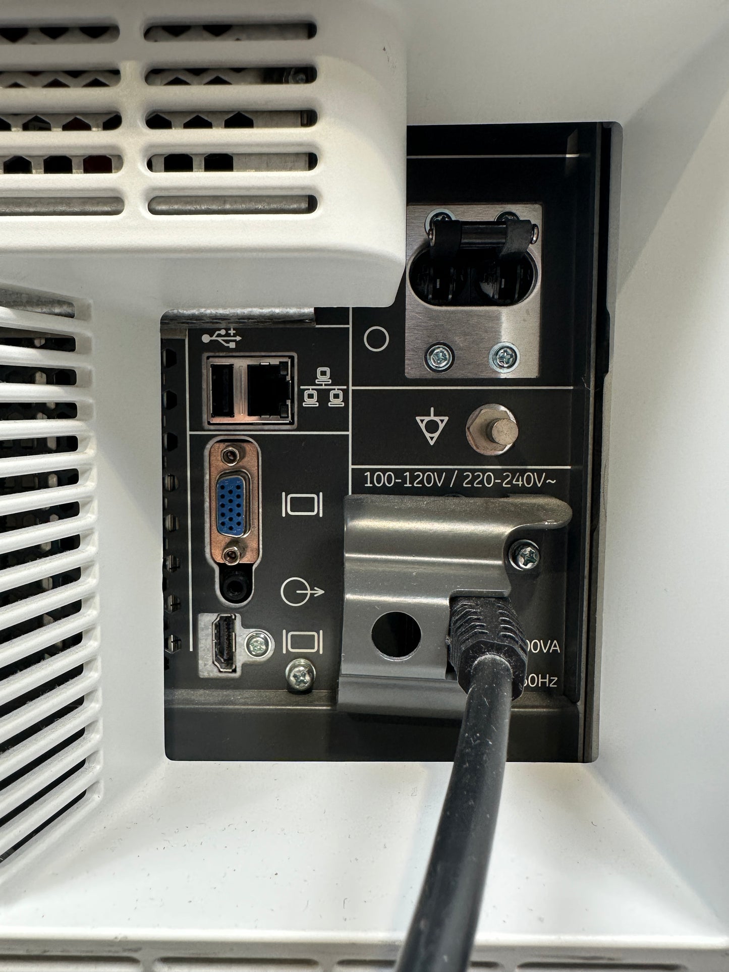 GE Voluson S10 BT16 Ultraschallgerät – Bj. 2016 – 4 Sonden ML6-15 / C1-5 / RAB6 / IC9 – 3D/4D