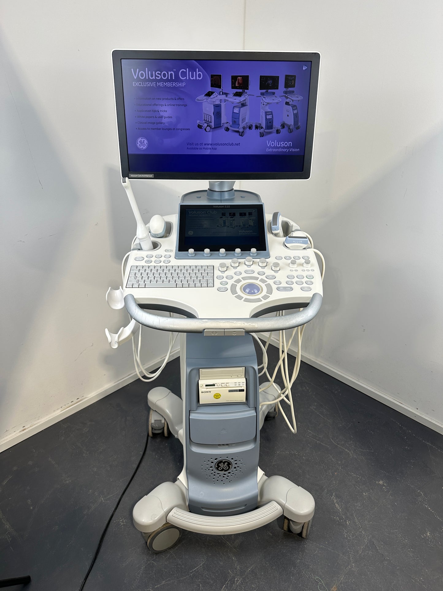 GE Voluson S10 BT16 Ultraschallgerät – Bj. 2016 – 4 Sonden ML6-15 / C1-5 / RAB6 / IC9 – 3D/4D