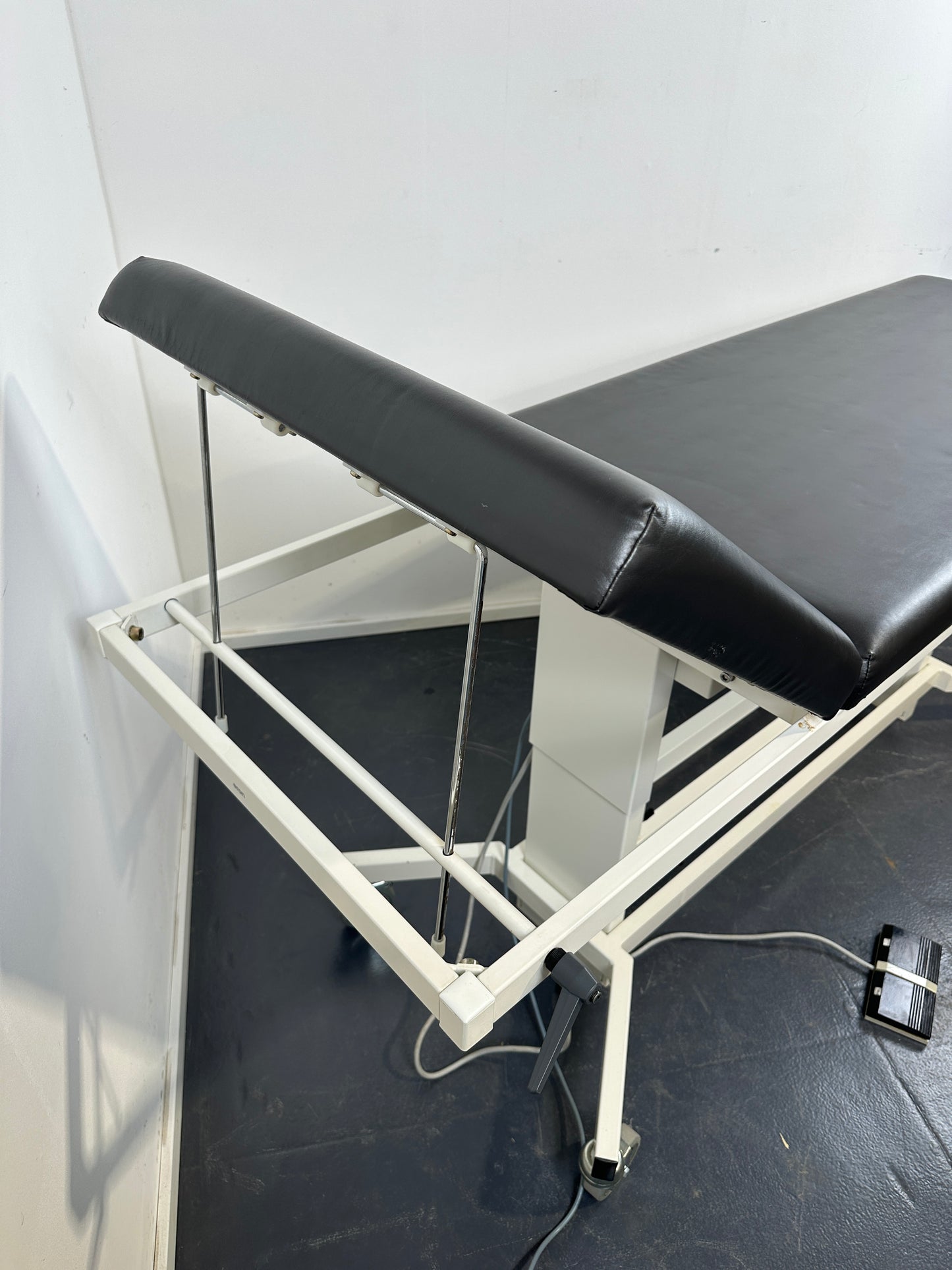 OP-Liege Eron HG-89 E Höhenverstellbar mit Fußschalter