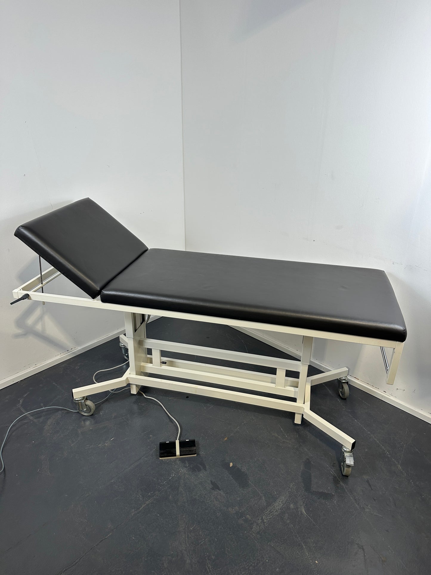 OP-Liege Eron HG-89 E Höhenverstellbar mit Fußschalter