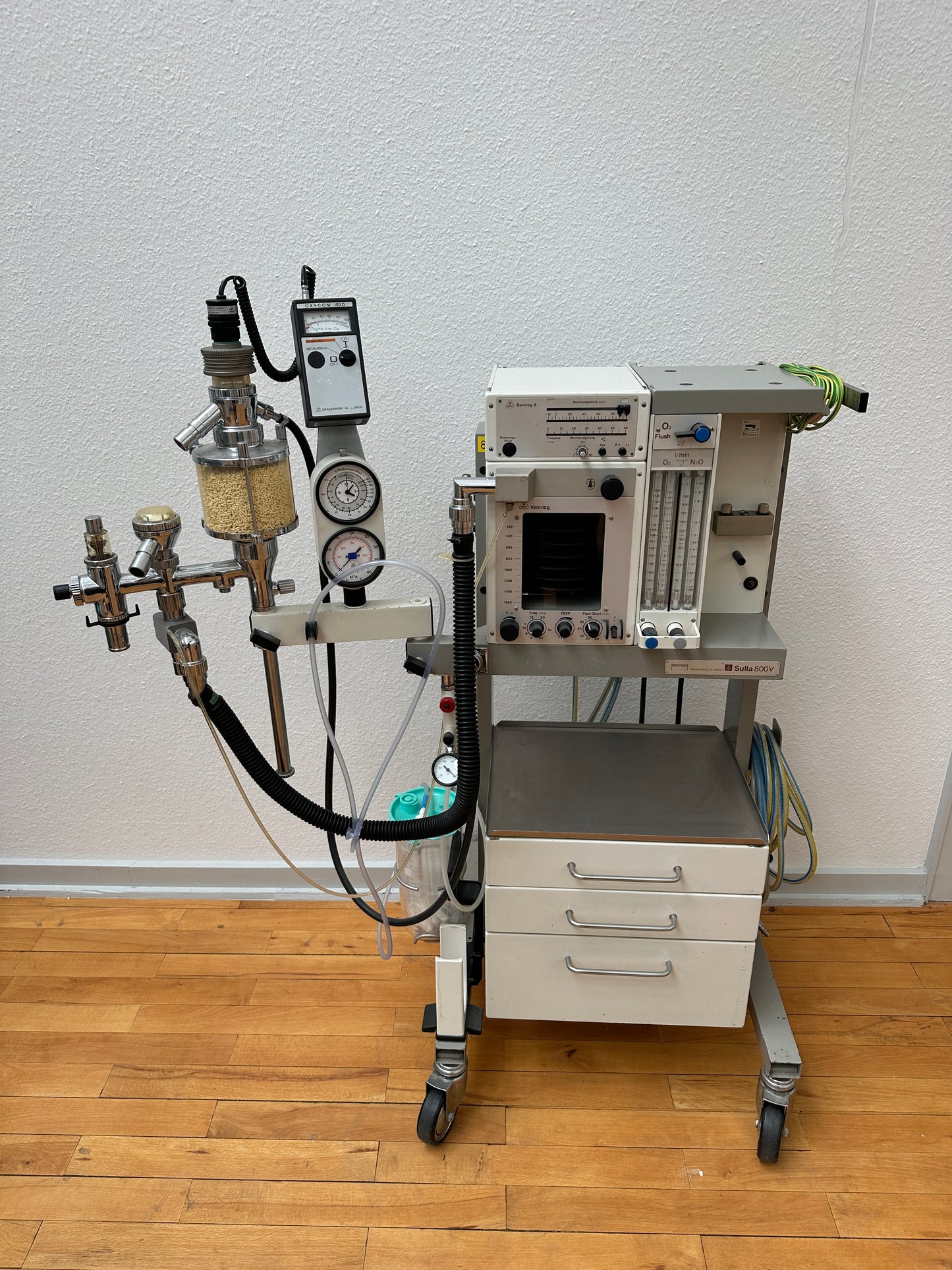 Dräger Sulla 800 V anesthesia ventilator