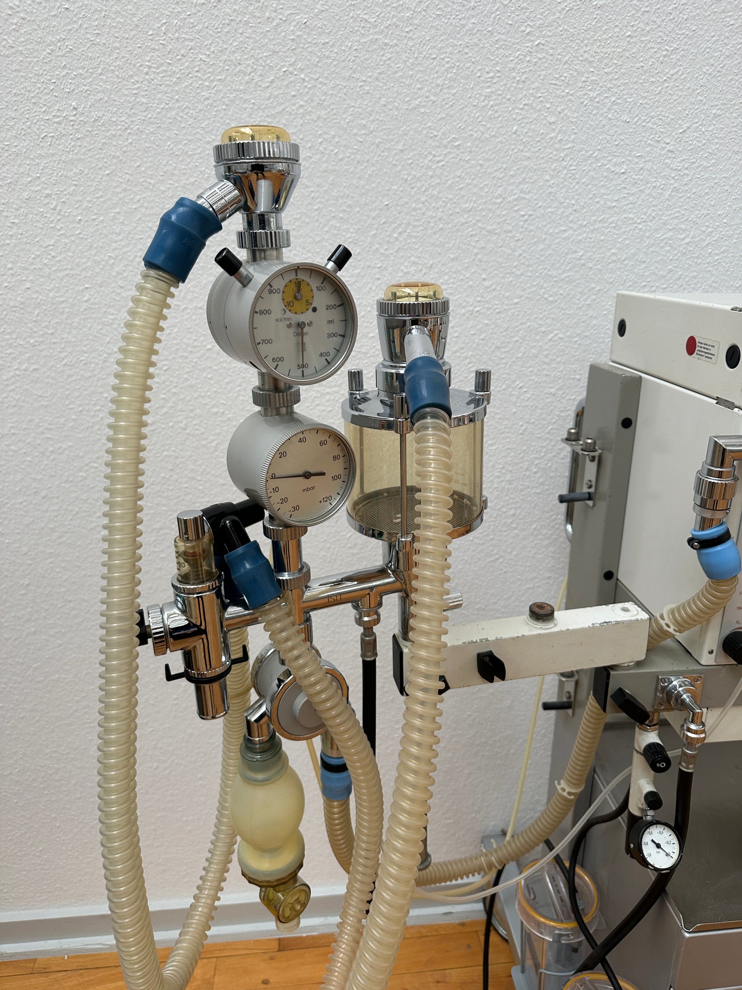 Dräger Sulla 800 V anesthesia ventilator