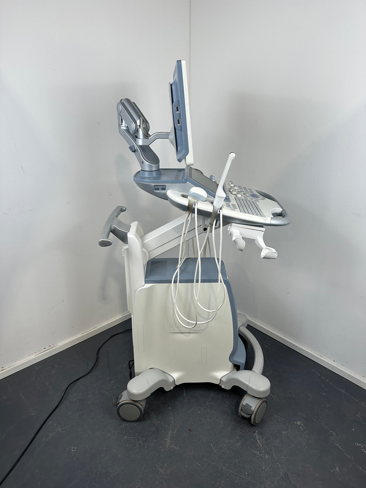GE Voluson S10 BT16 Ultraschallgerät – Bj. 2016 – 4 Sonden ML6-15 / C1-5 / RAB6 / IC9 – 3D/4D