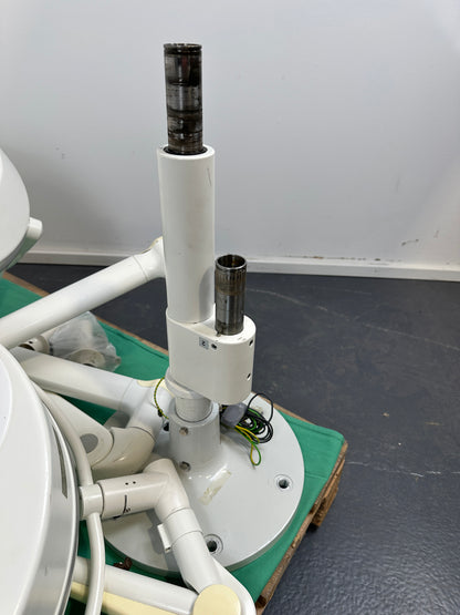 Dr. Mach TrigenFlex OP-Lampe Deckenmontage
