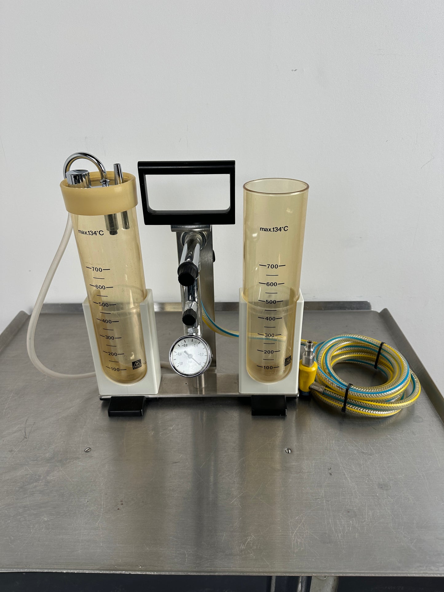 Dräger Sekretabsaugung mit Vakuummanometer