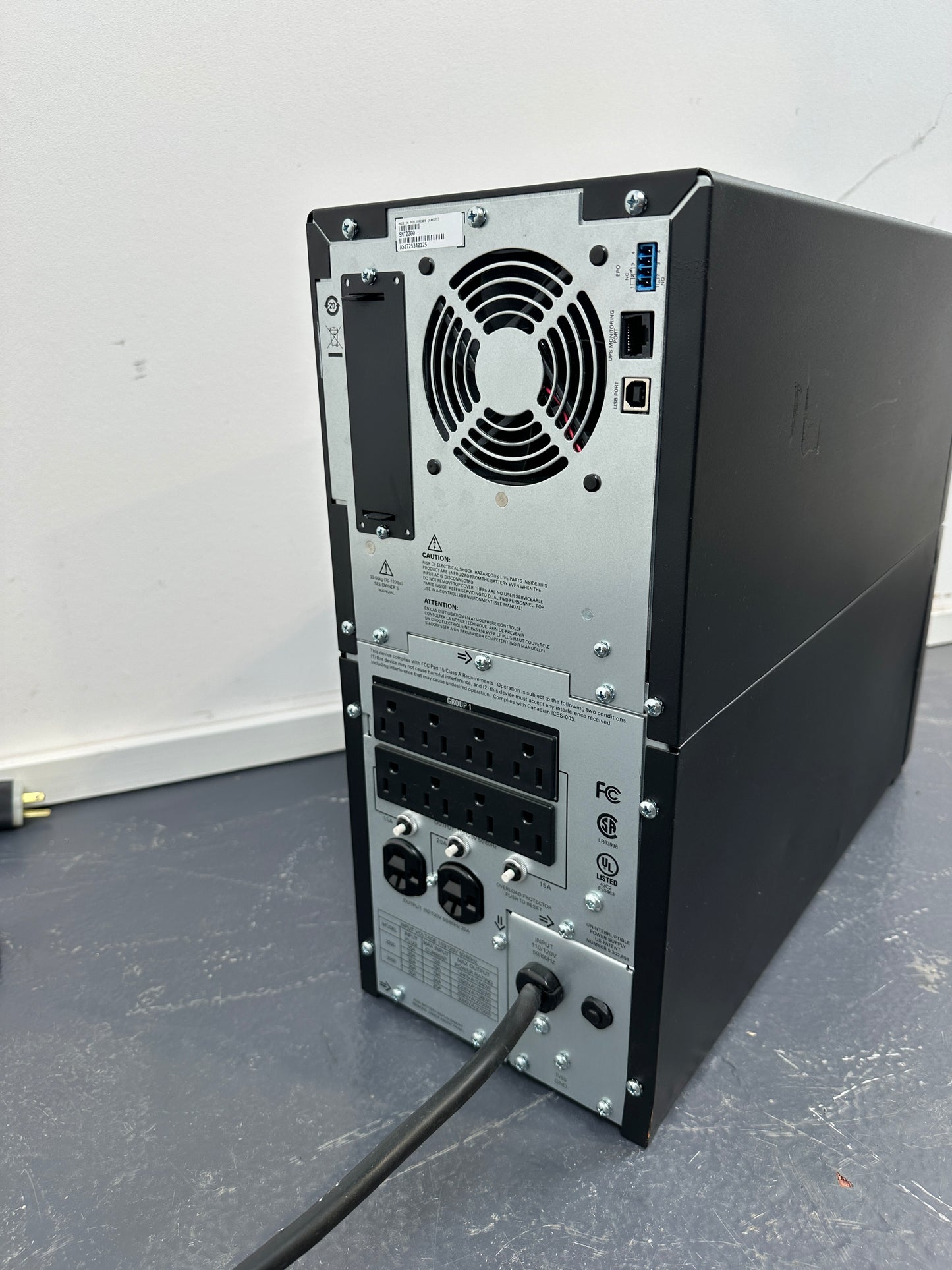 APC Smart-UPS SMT2200 USV US-/120-V-Version Stecker: NEMA L5-30P (30 A / 125 V Twist-Lock)