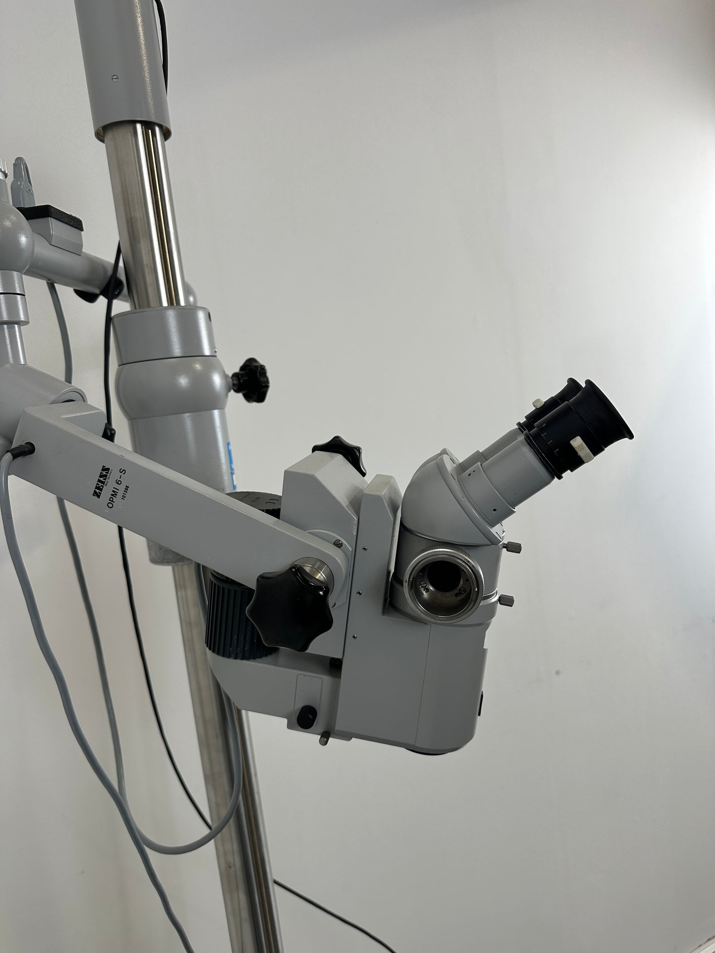 Zeiss OPMI-6S surgical microscope