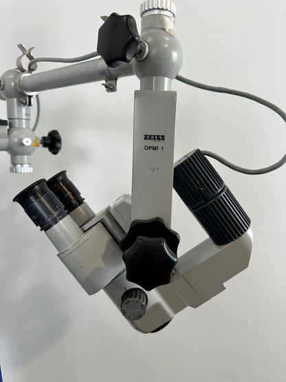 Zeoss OPMI-1 surgical microscope