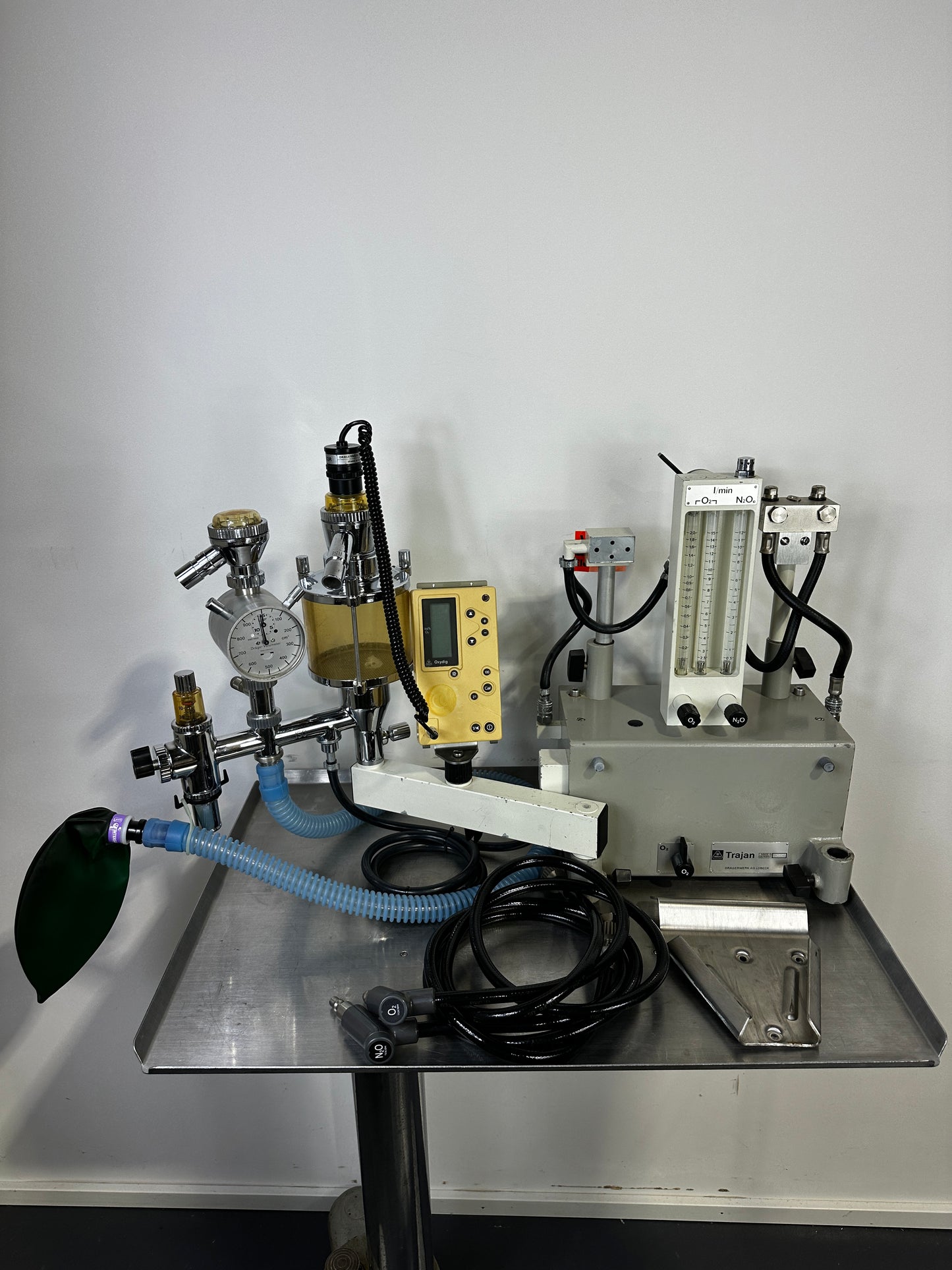 Dräger Trajan anesthesia ventilator (10)