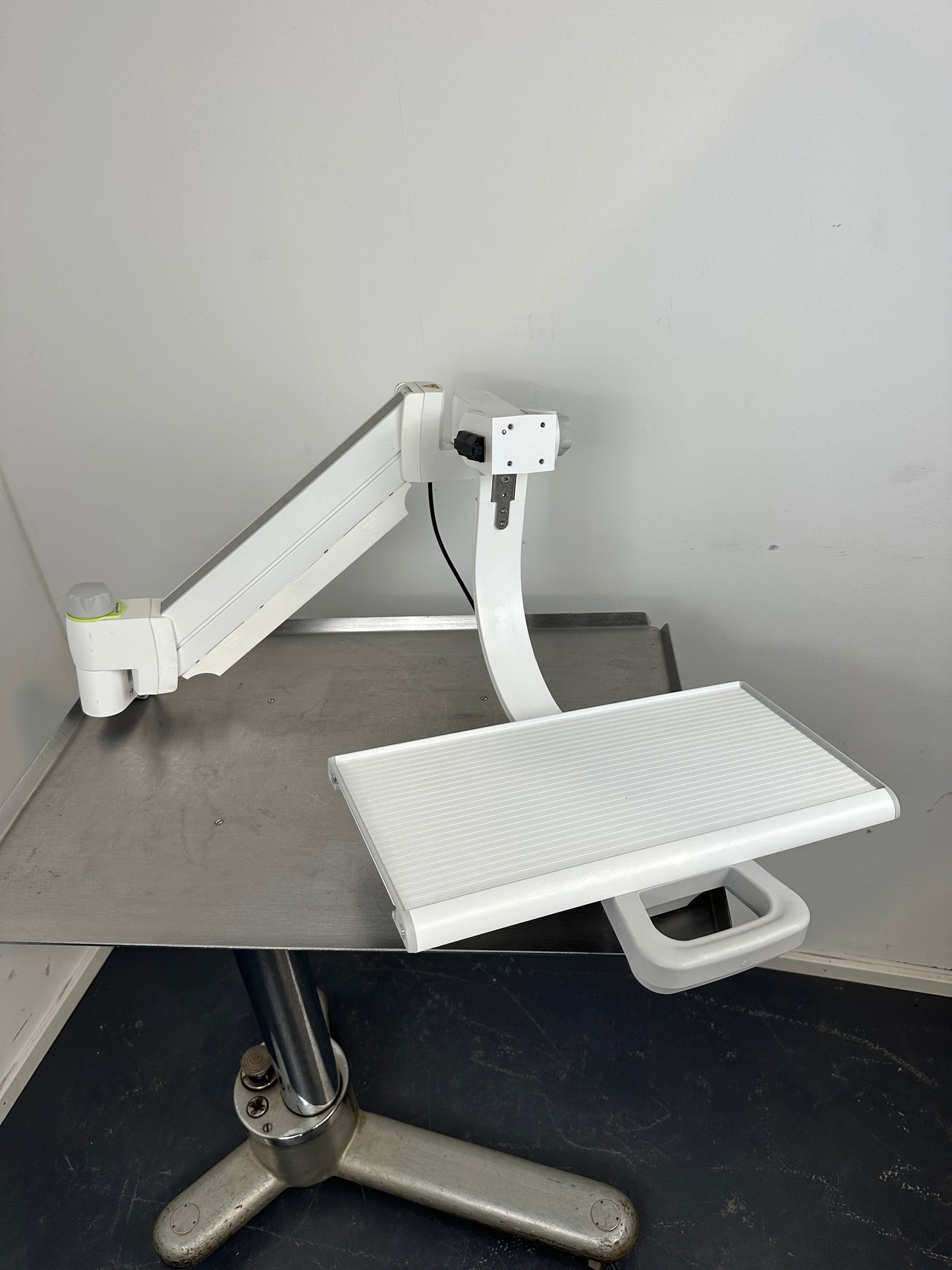 Dräger GCX G25784-01 Tastaturablage mit Auszug und Monitorhalter 35cm Ausleger