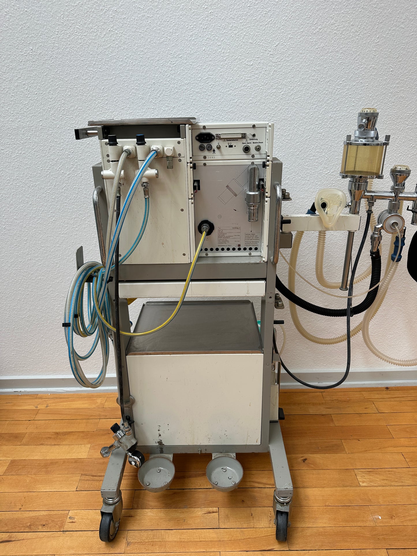 Dräger Sulla 800 V anesthesia ventilator