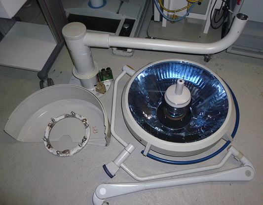 Berchtold Chromophare D 650 OP-Lampe (Deckenmontage)