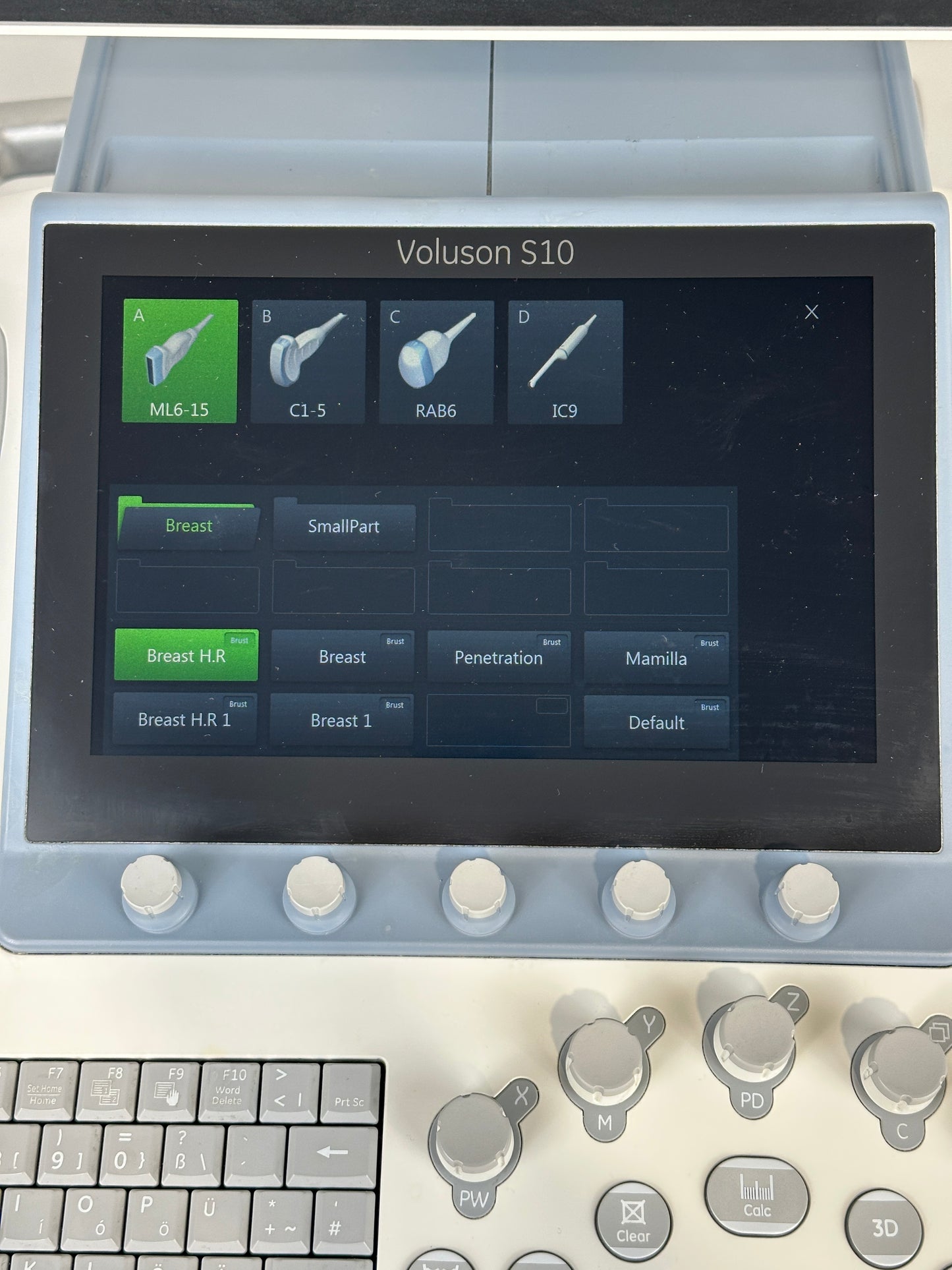 GE Voluson S10 BT16 Ultraschallgerät – Bj. 2016 – 4 Sonden ML6-15 / C1-5 / RAB6 / IC9 – 3D/4D