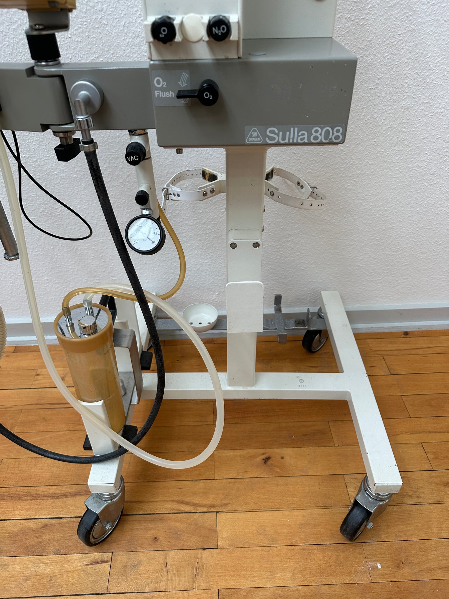 Dräger Sulla 808 anesthesia machine