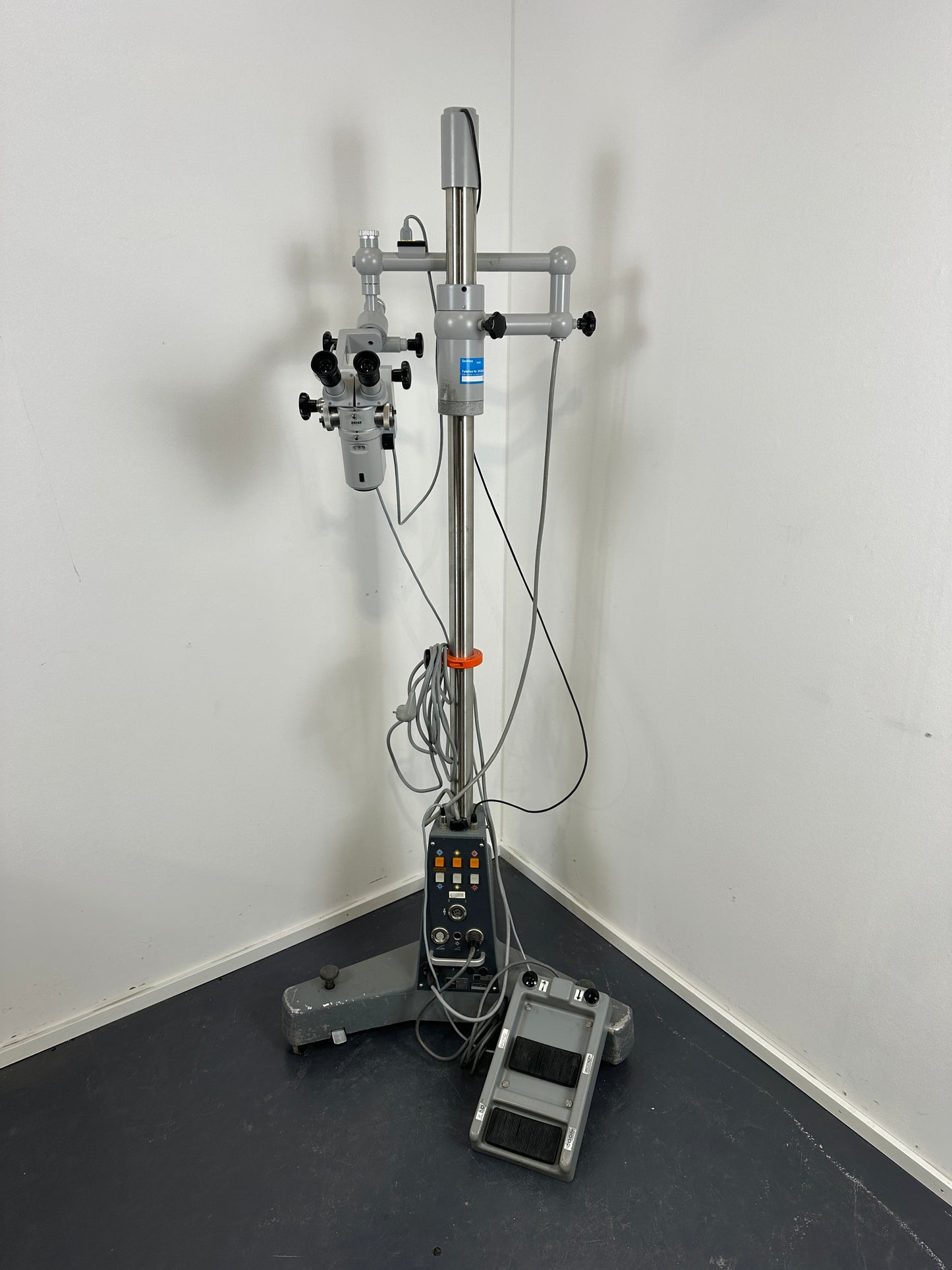 Zeiss OPMI-6S surgical microscope