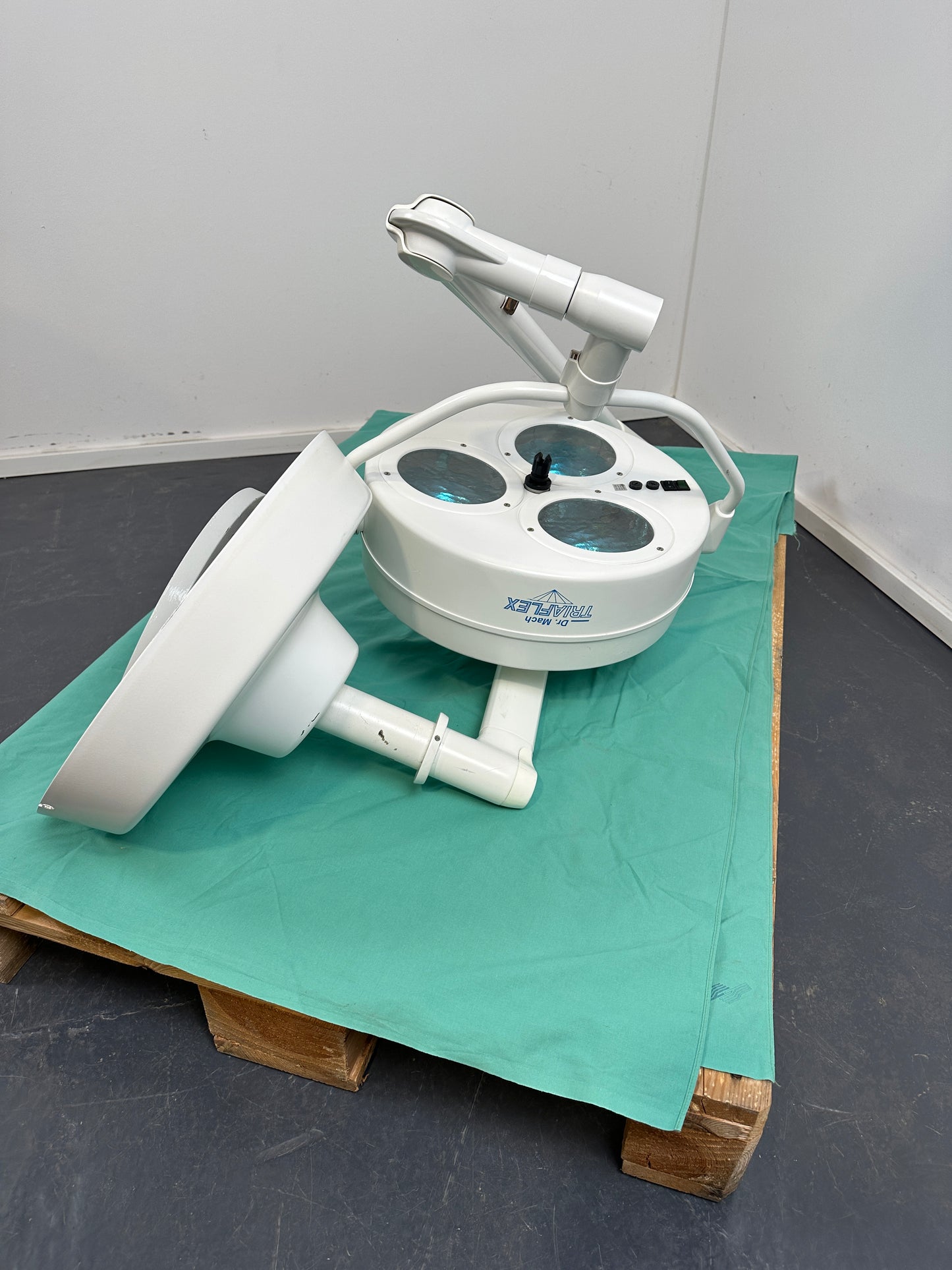 Dr. Mach Triaflex OP-Lampe Deckenmontage