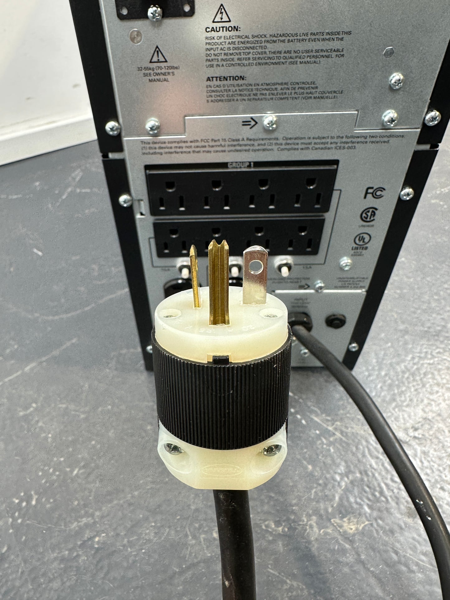 APC Smart-UPS SMT2200 USV US-/120-V-Version Stecker: NEMA L5-30P (30 A / 125 V Twist-Lock)